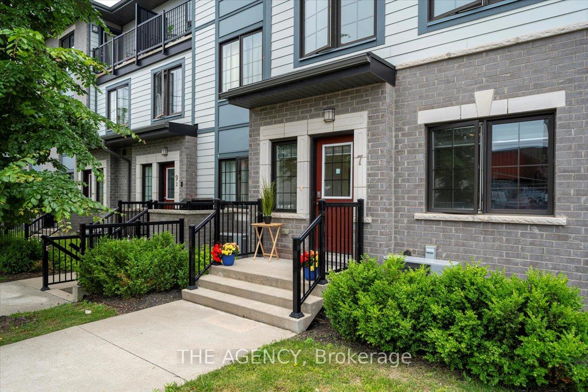2 Bedrooms Condo at 7 Forbes, Toronto For sale
