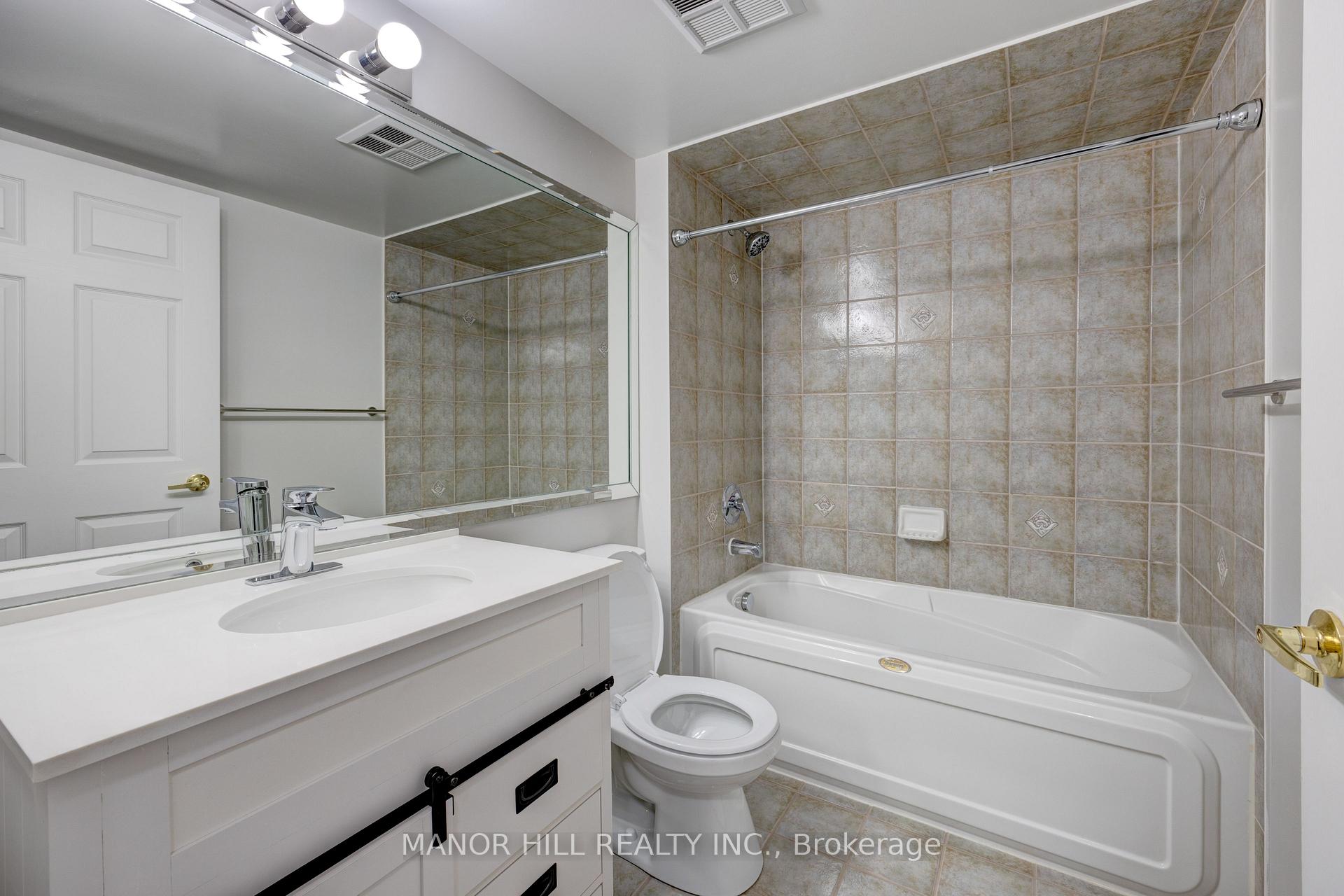 2 Bedrooms Condo at 35 Kingsbridge Garden,  Mississauga For sale