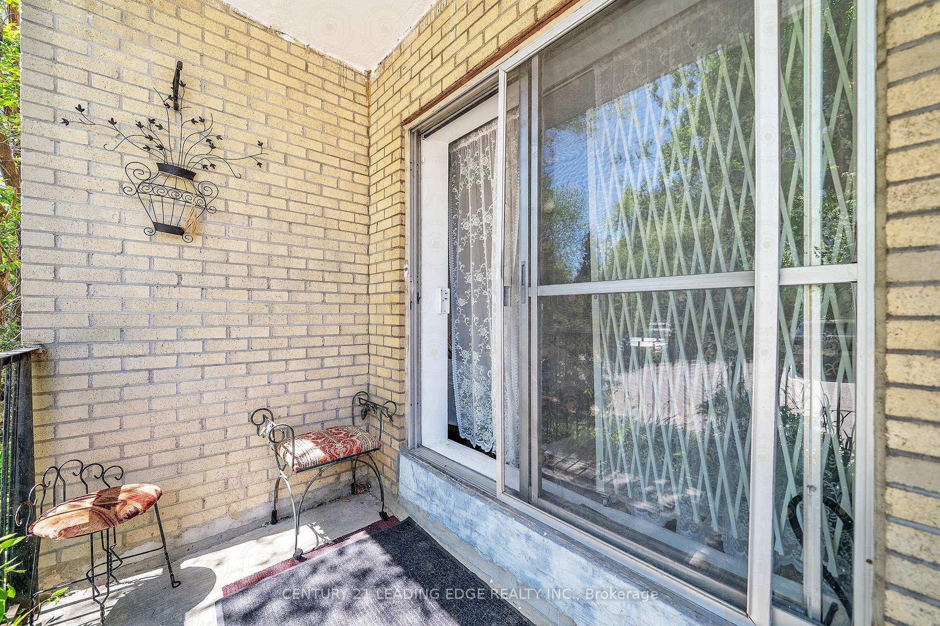 3 Bedrooms Condo at 1690 Victoria Park, Toronto For sale