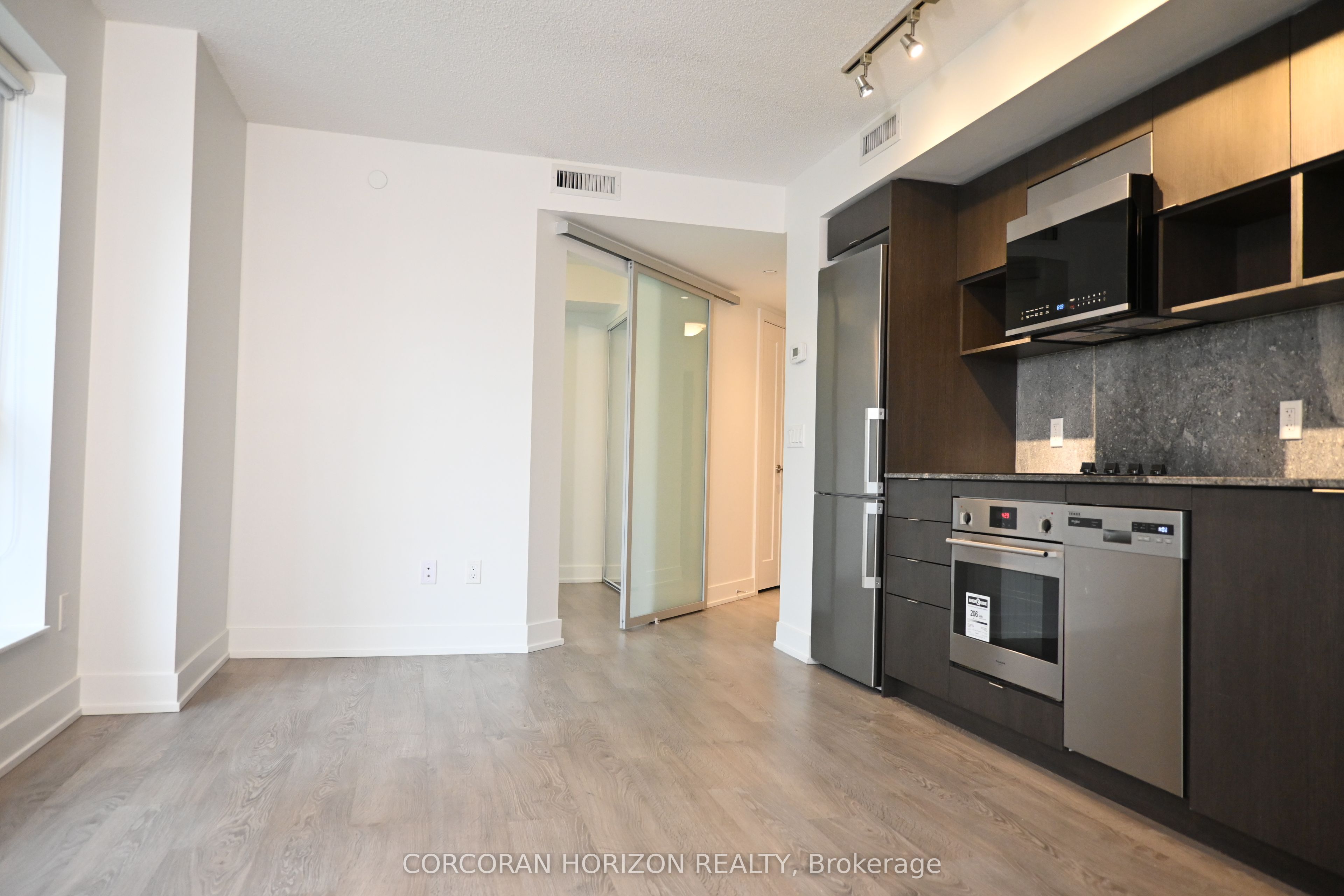 7 Mabelle Avenue, #404