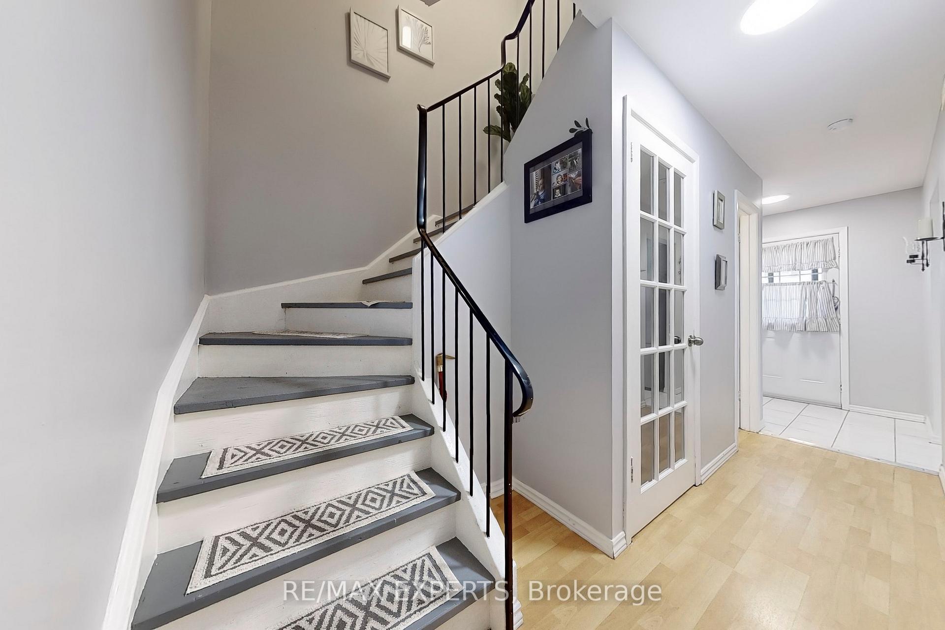 4 Bedrooms Condo at 270 Timberbank, Toronto For sale