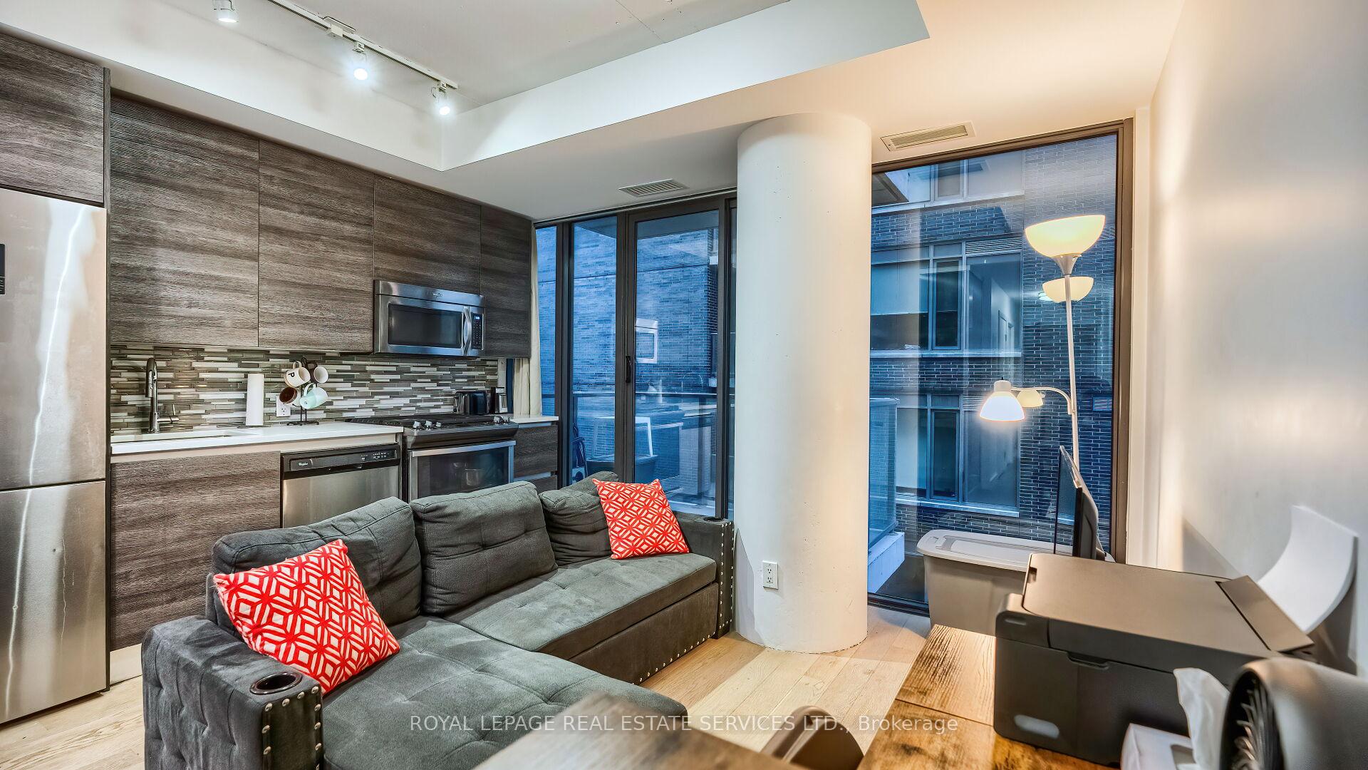 1 Bedroom Condo at 111 Bathurst, Toronto For sale