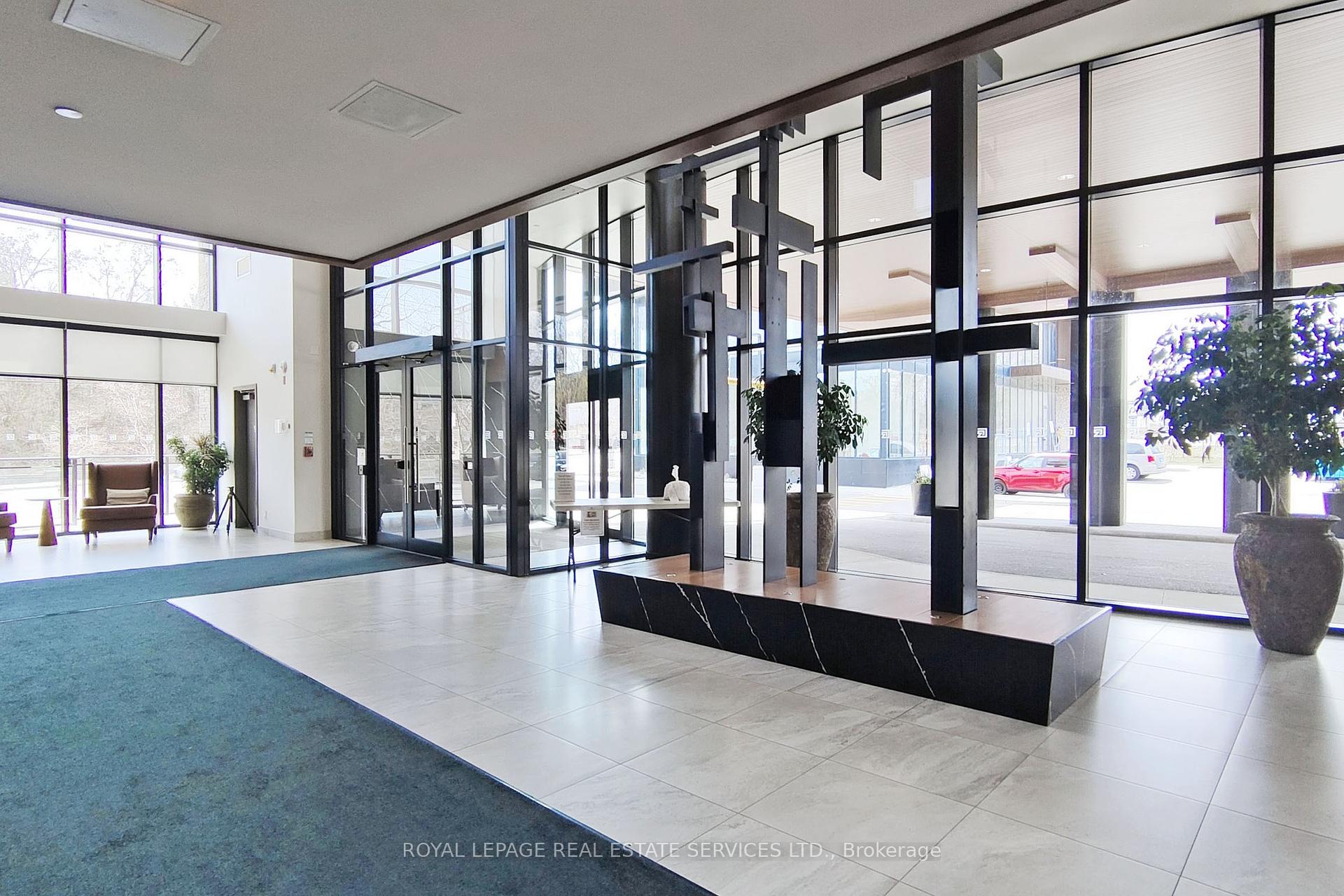 2 Bedrooms Condo at 1575 Lakeshore,  Mississauga For sale