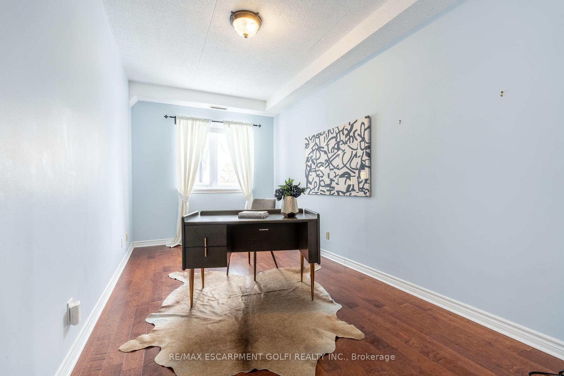 2 Bedrooms Condo at 416 LIMERIDGE,  Hamilton For sale