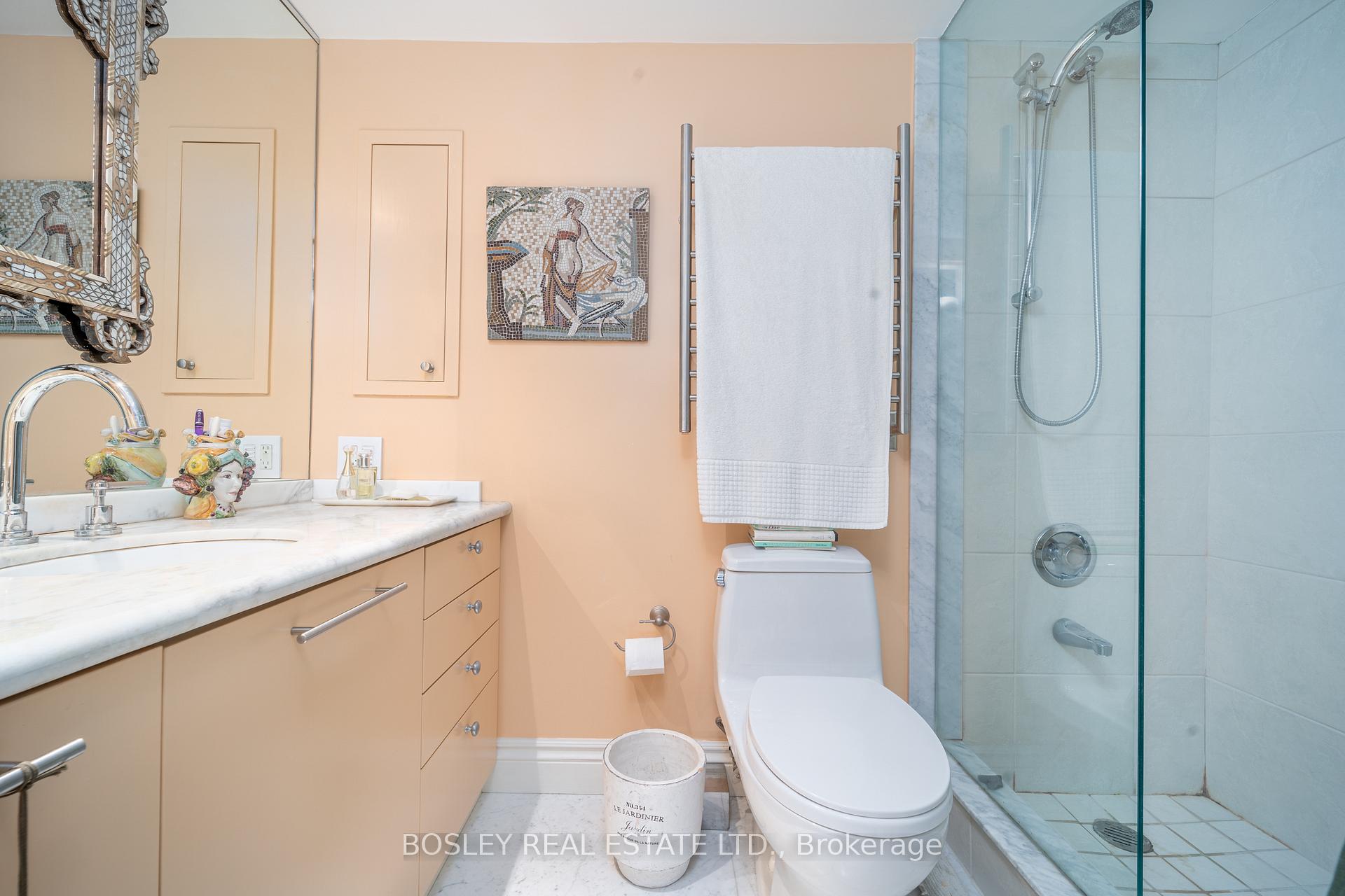 2 Bedrooms Condo at 20 Avoca, Toronto For sale