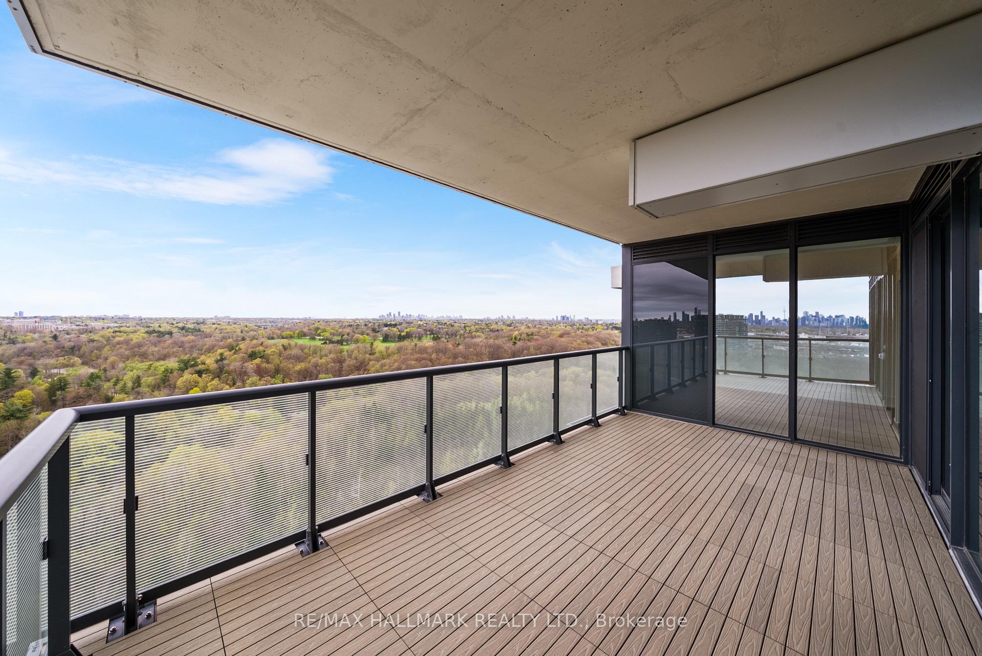 3 Bedrooms Condo at 10 Inn On The Park, Toronto For sale