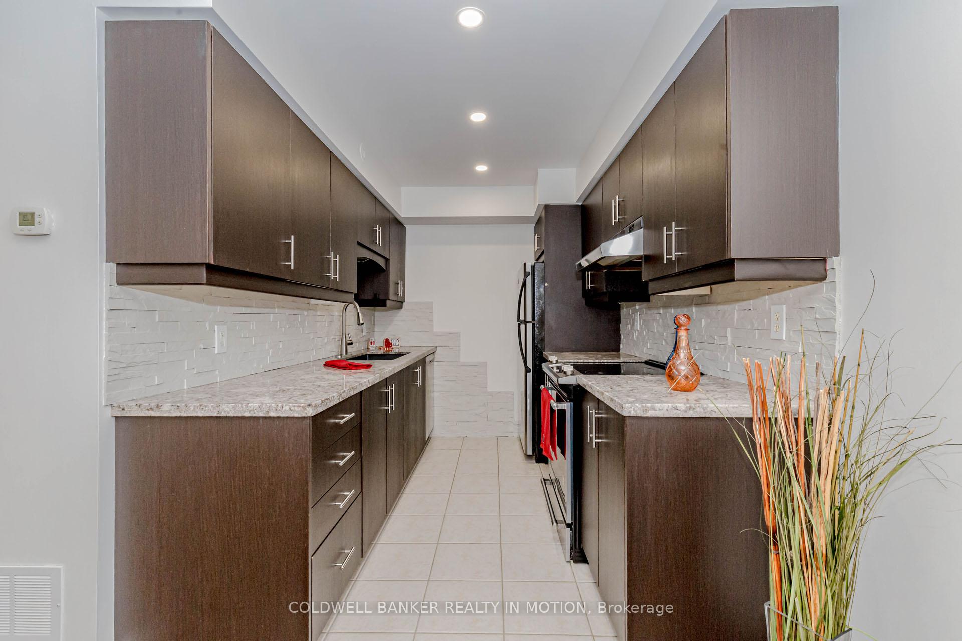2 Bedrooms Condo at 4975 Southampton, Mississauga For sale