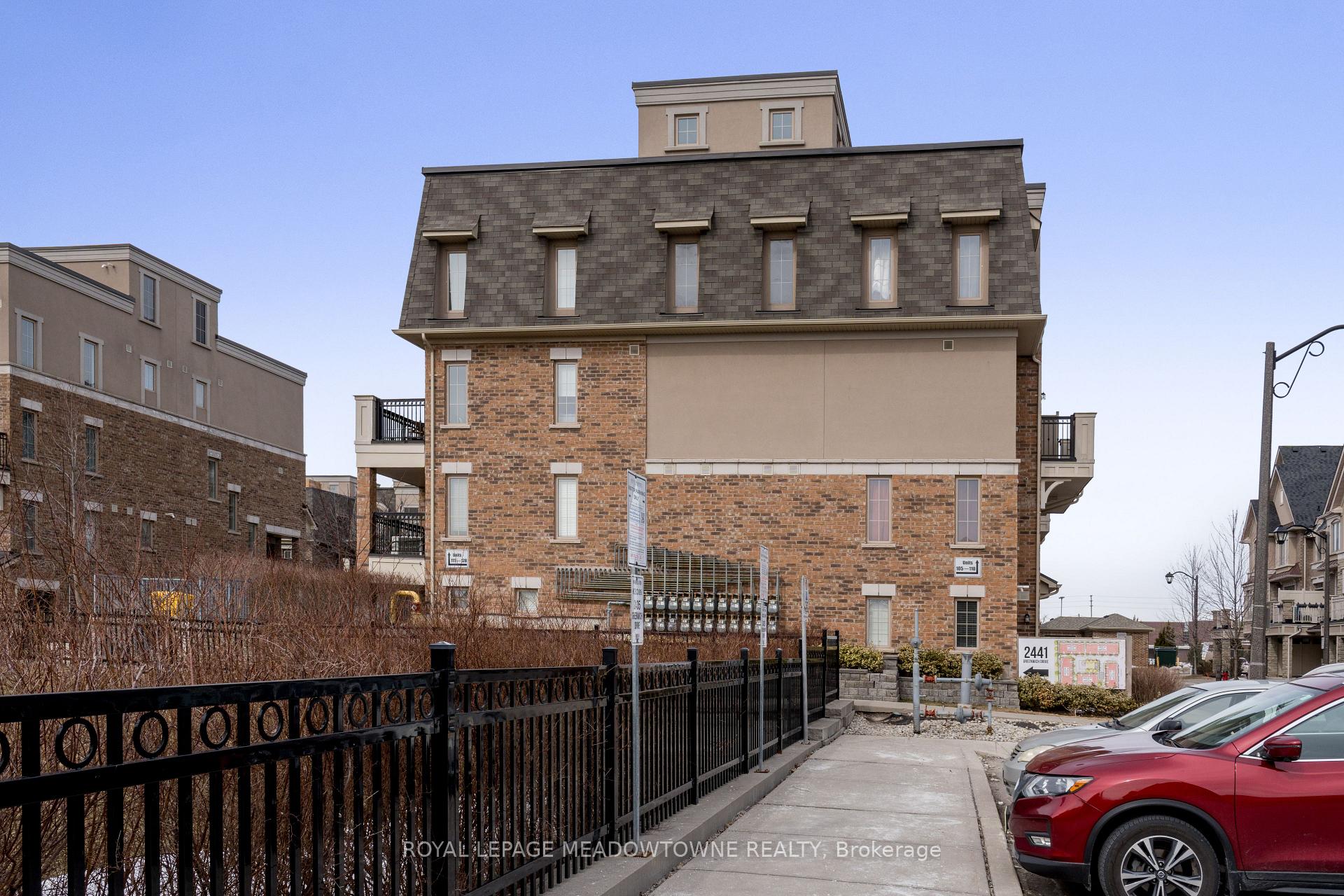 3 Bedrooms Condo at 2441 Greenwich, Oakville For sale