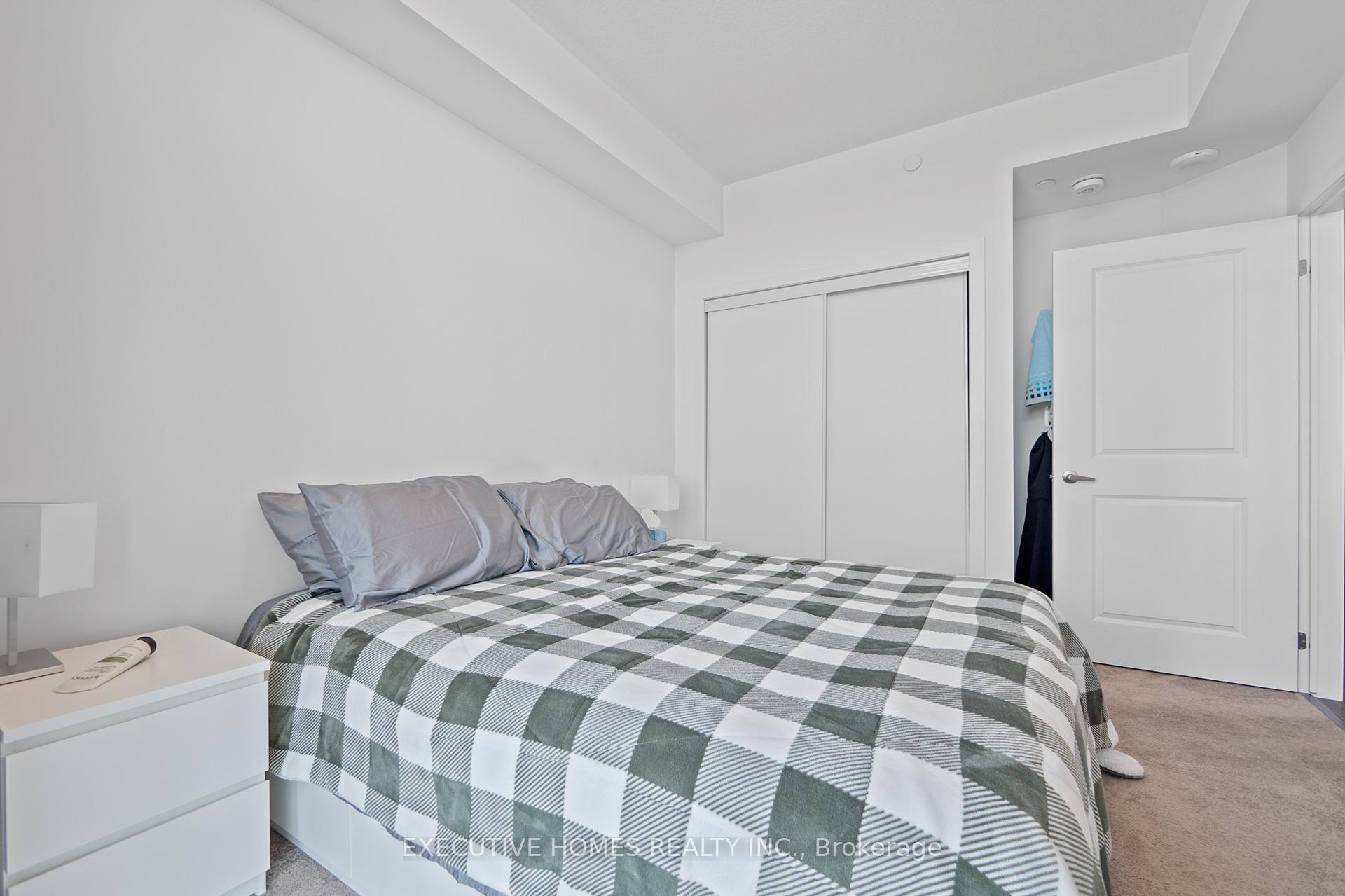 2 Bedrooms Condo at 450 Dundas, Hamilton For sale