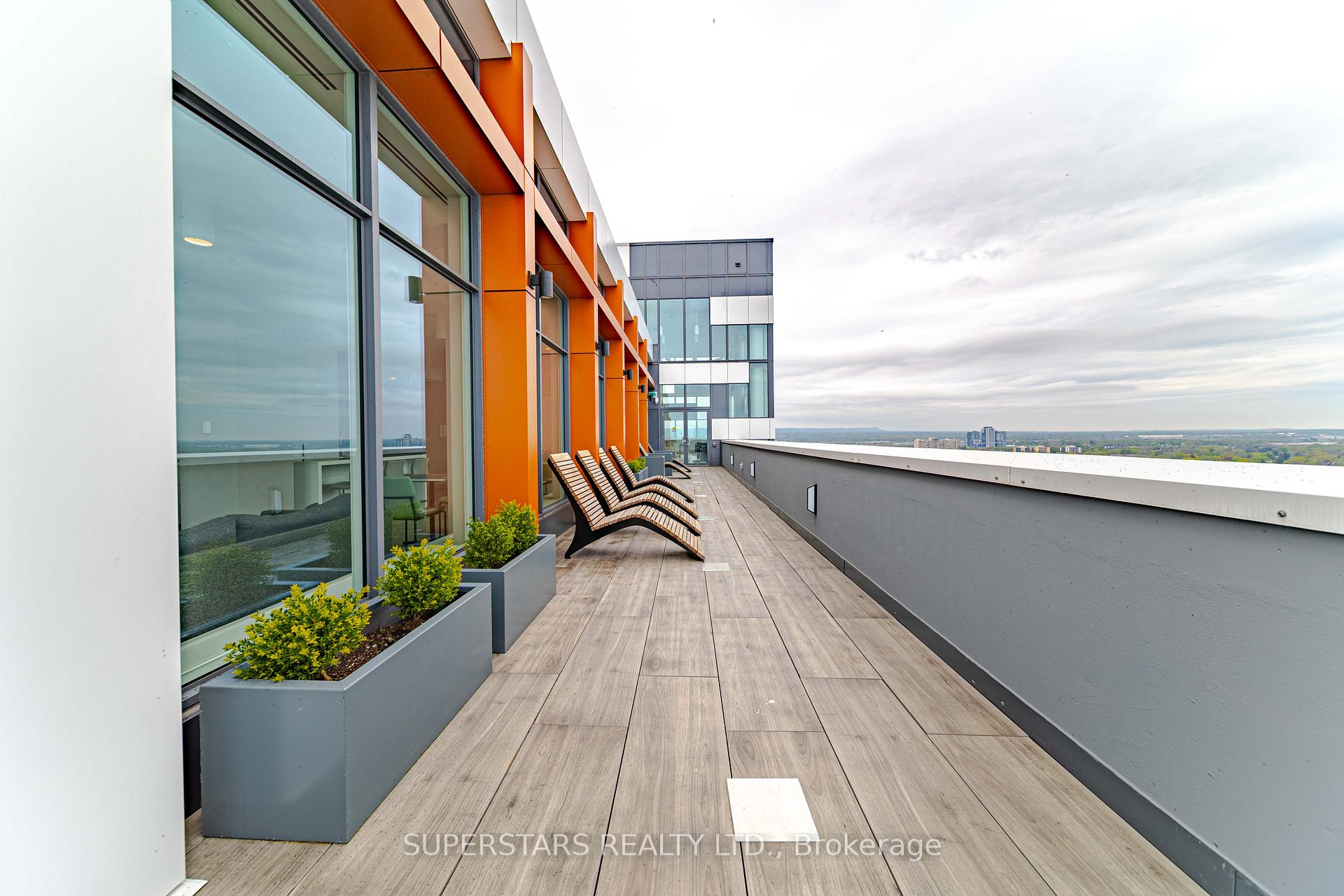 2 Bedrooms Condo at 500 Brock, Burlington For sale