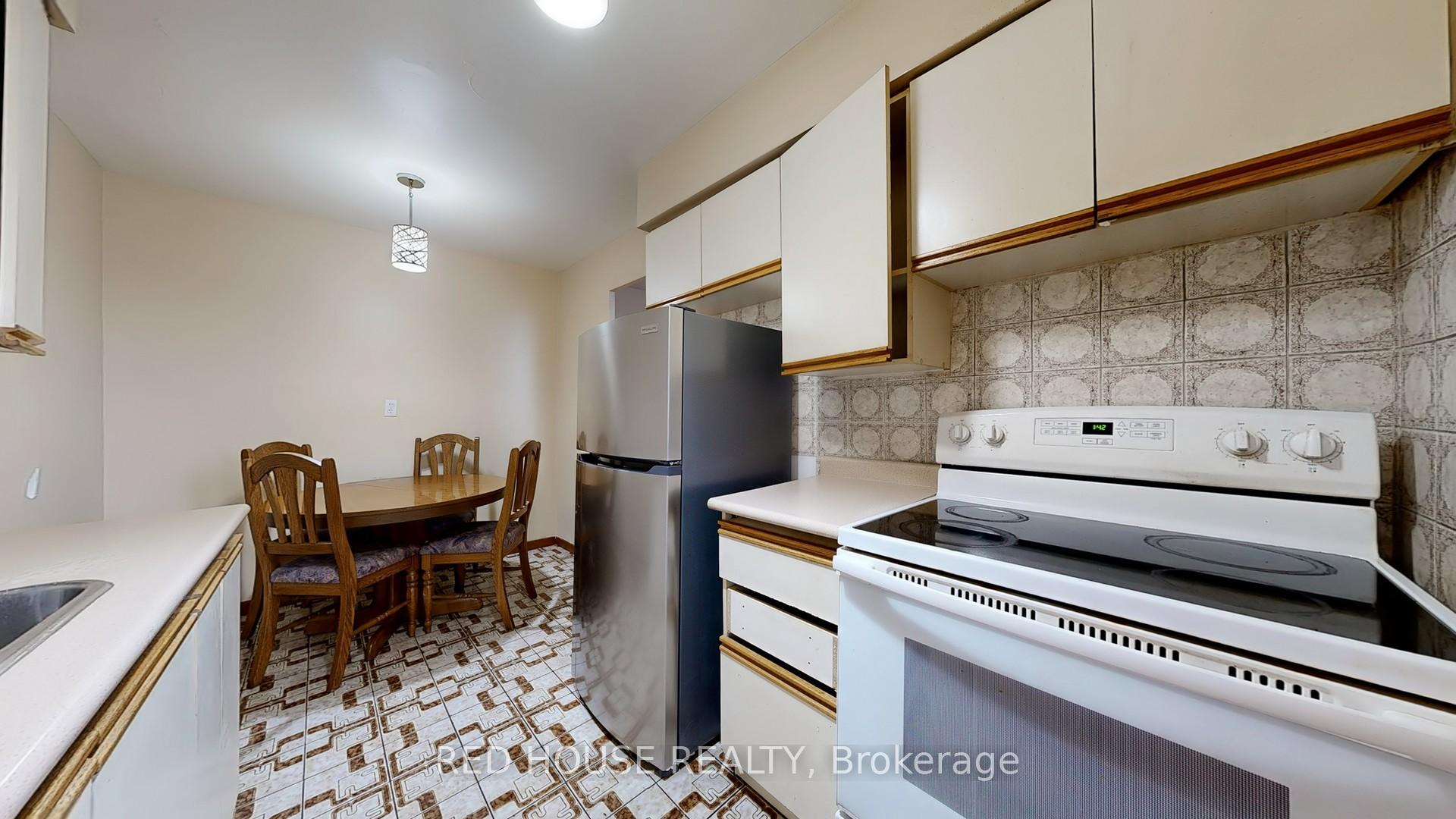 2 Bedrooms Condo at 5 Frith, Toronto For sale
