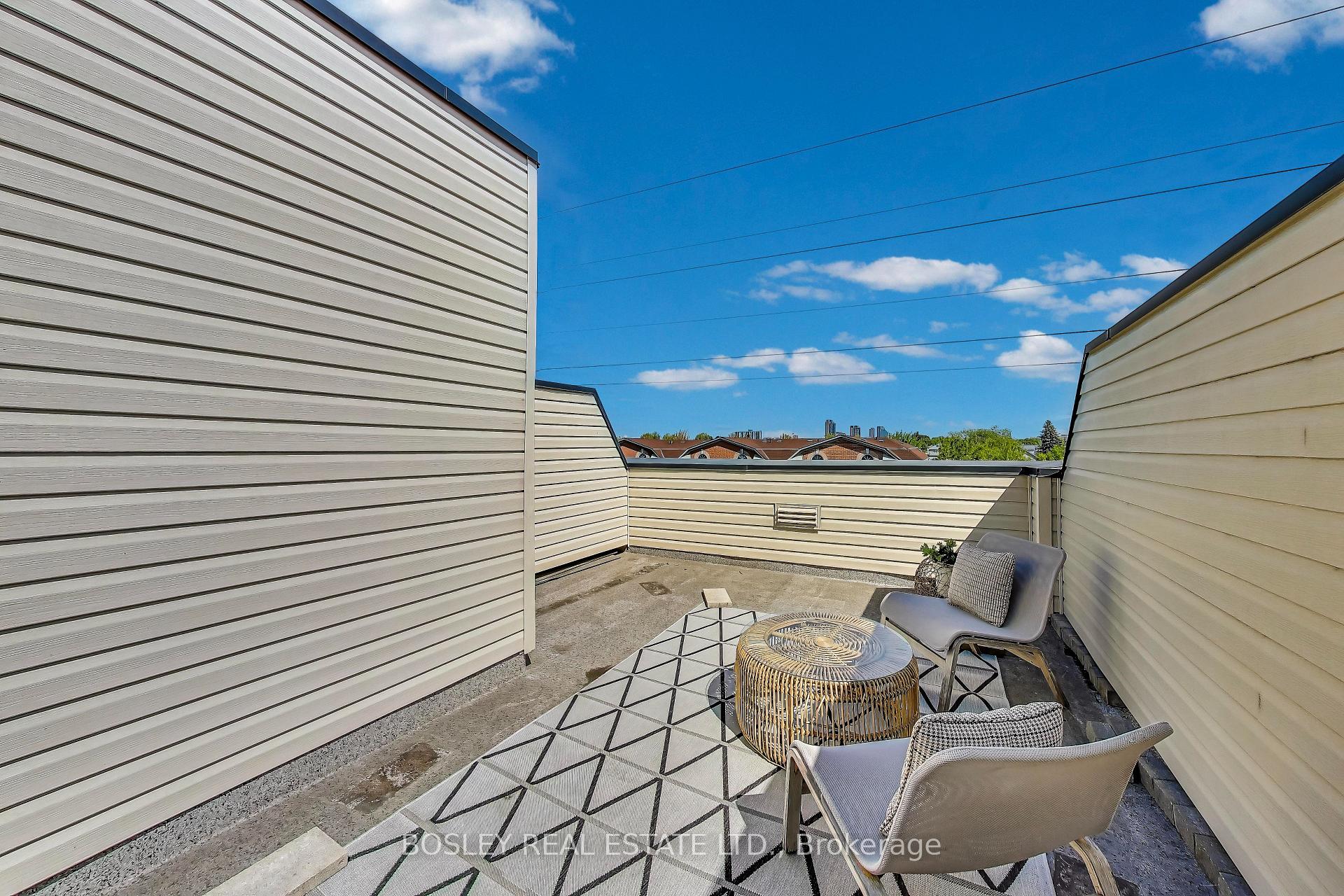 2 Bedrooms Condo at 390 Hopewell, Toronto For sale