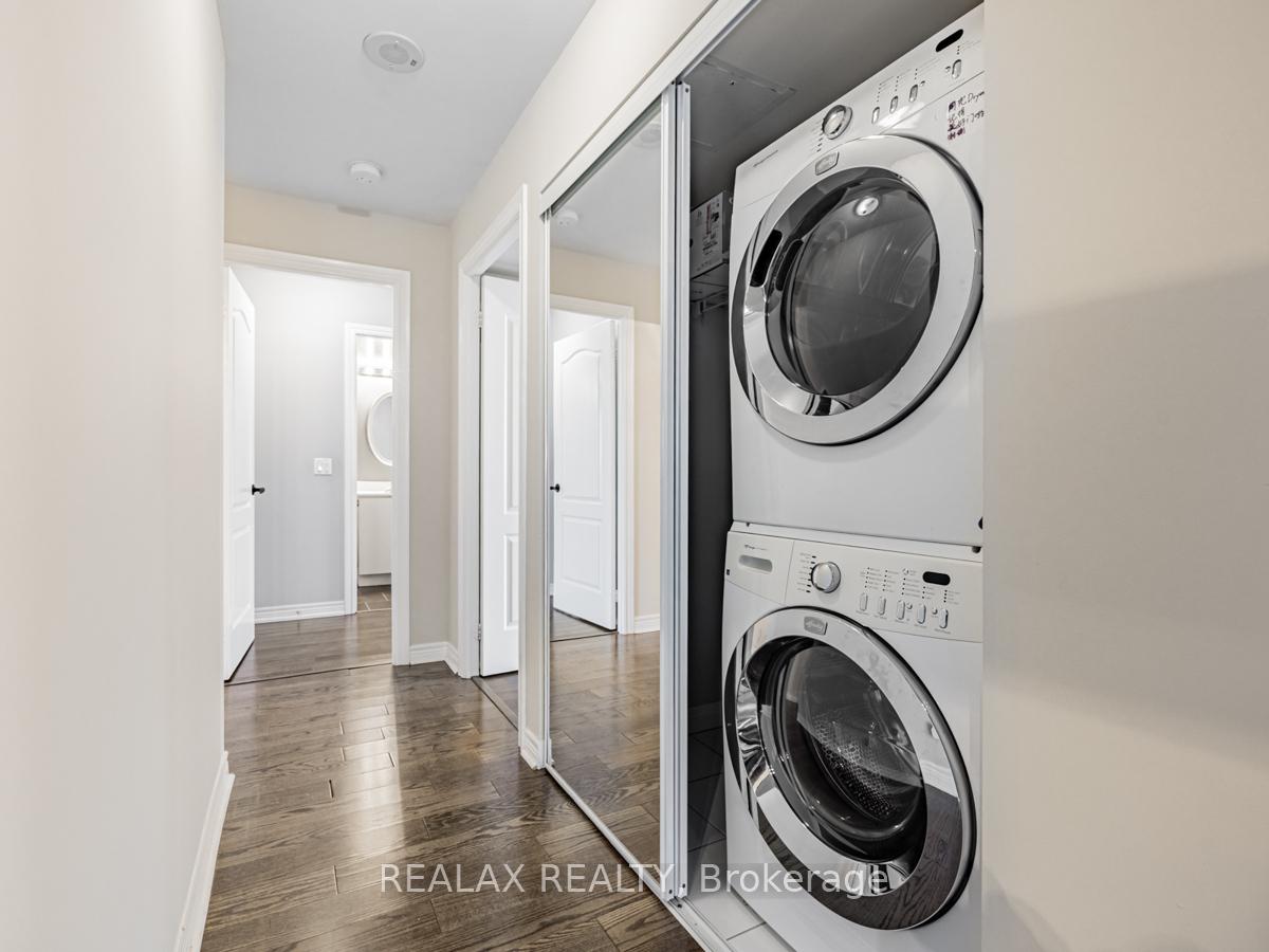 3 Bedrooms Condo at 70 Town Centre,  Toronto For sale