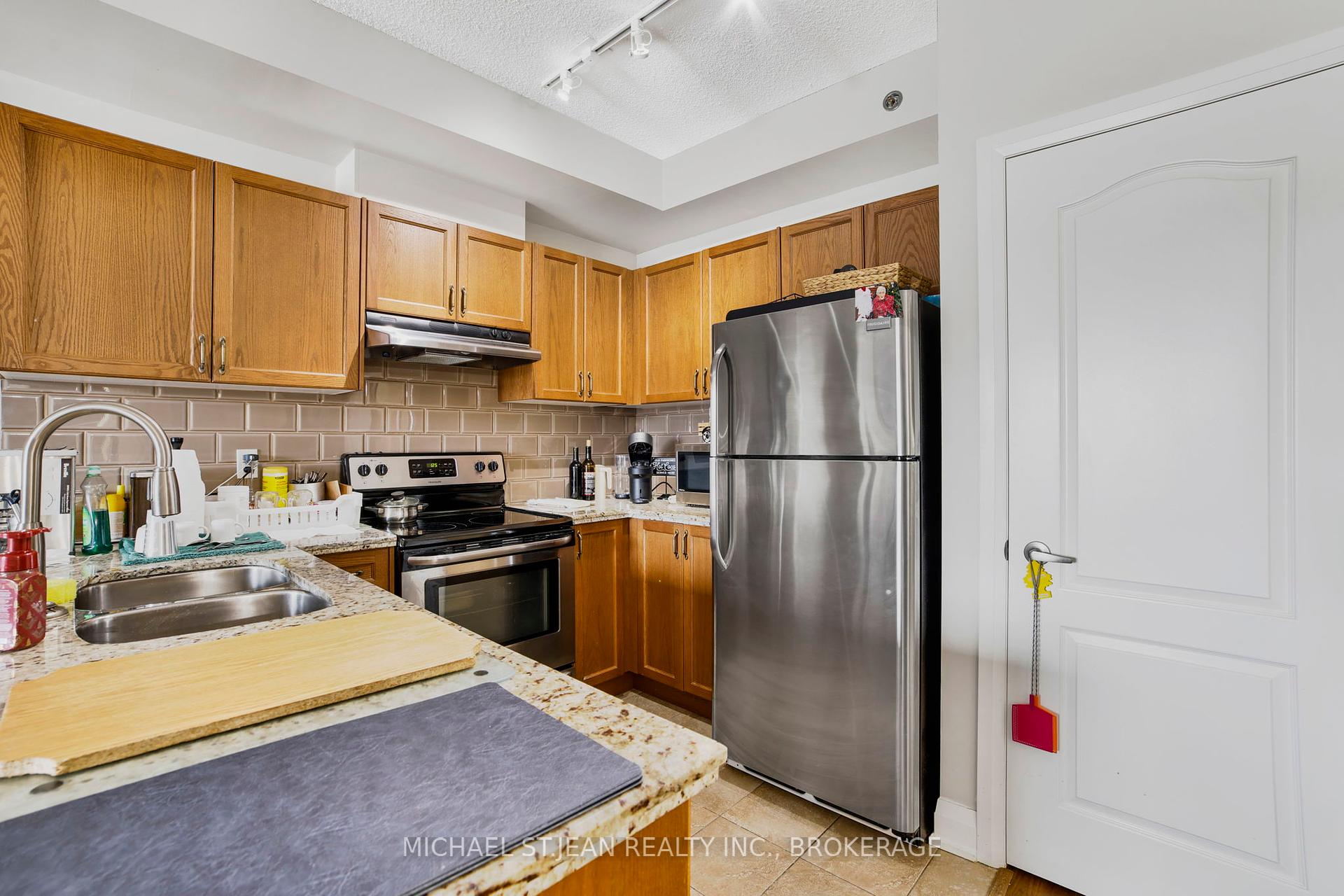 2 Bedrooms Condo at 319 Highway 8,  Hamilton For sale