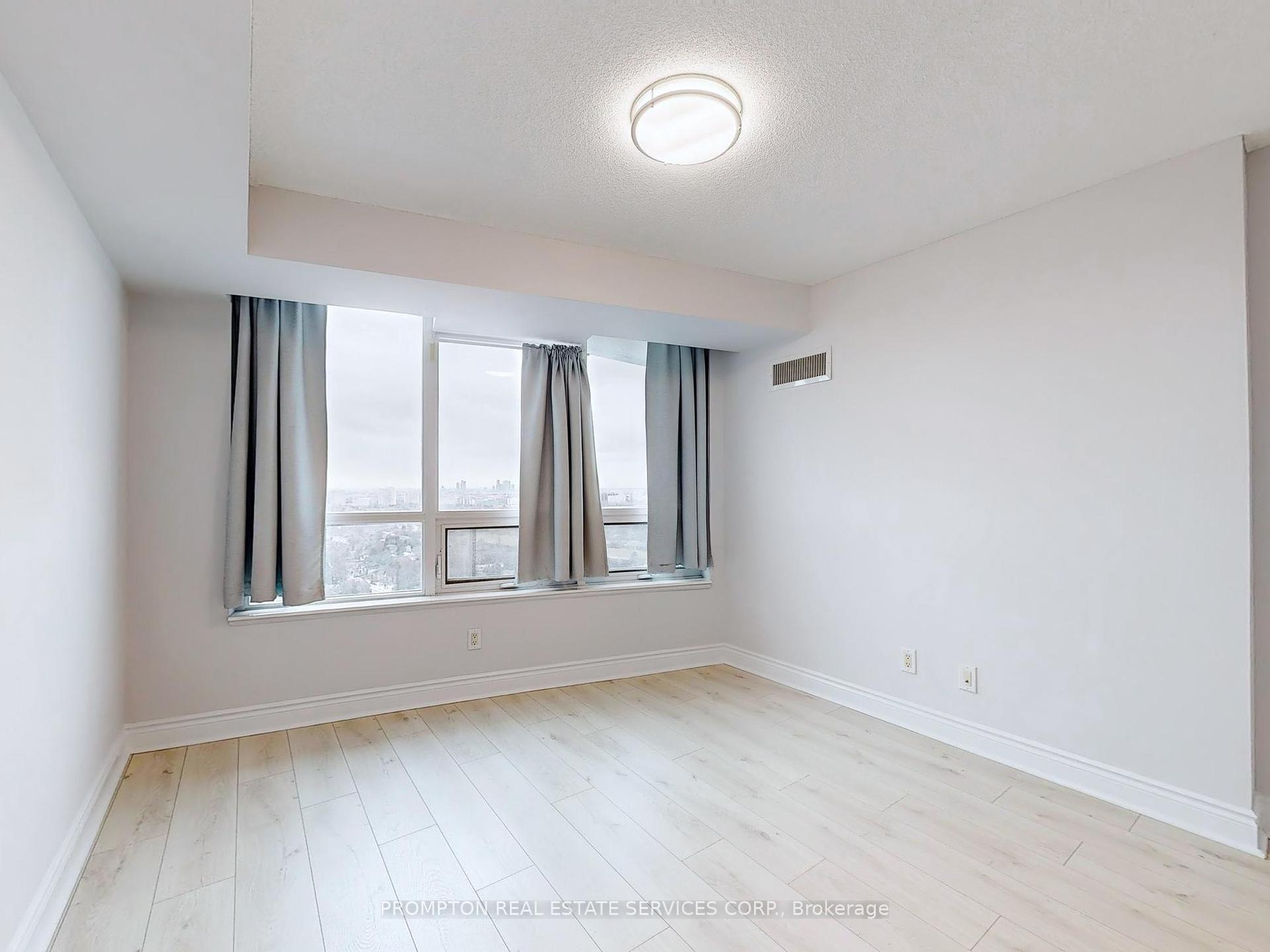 2 Bedrooms Condo at 15 Greenview, Toronto For sale