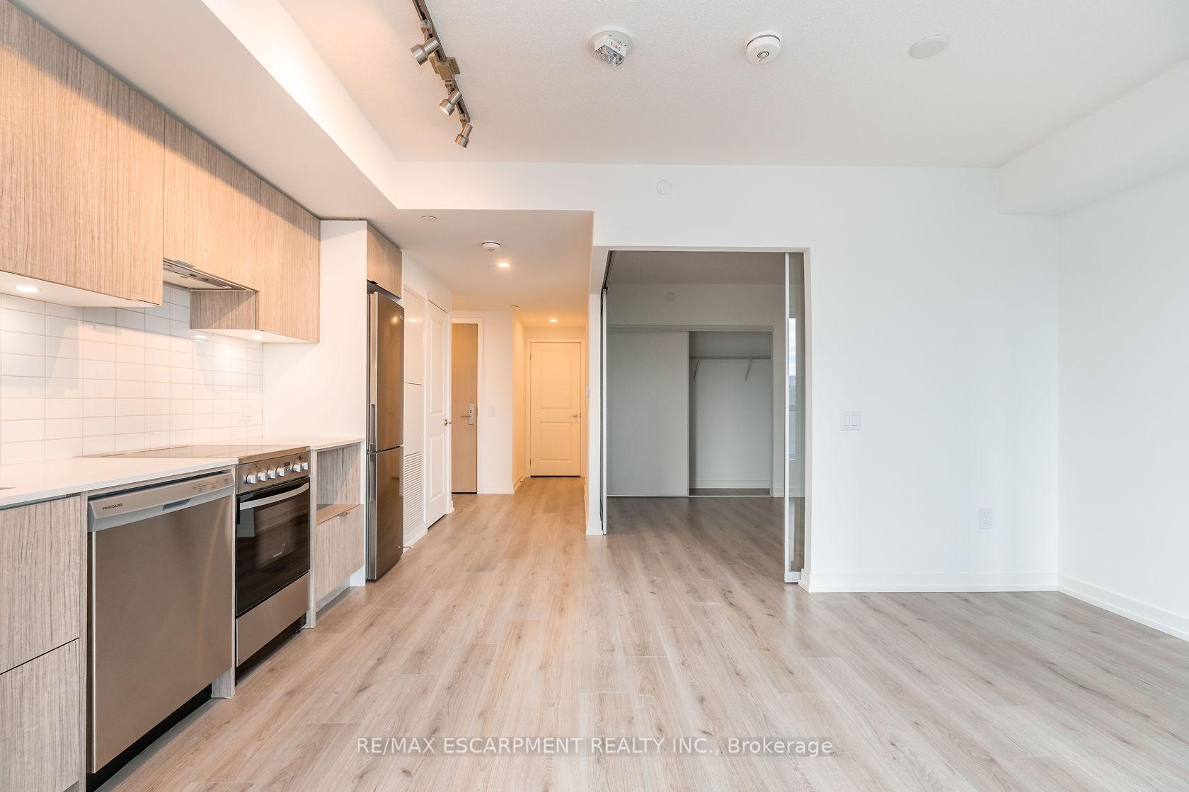 2 Bedrooms Condo at 395 Bloor, Toronto For sale