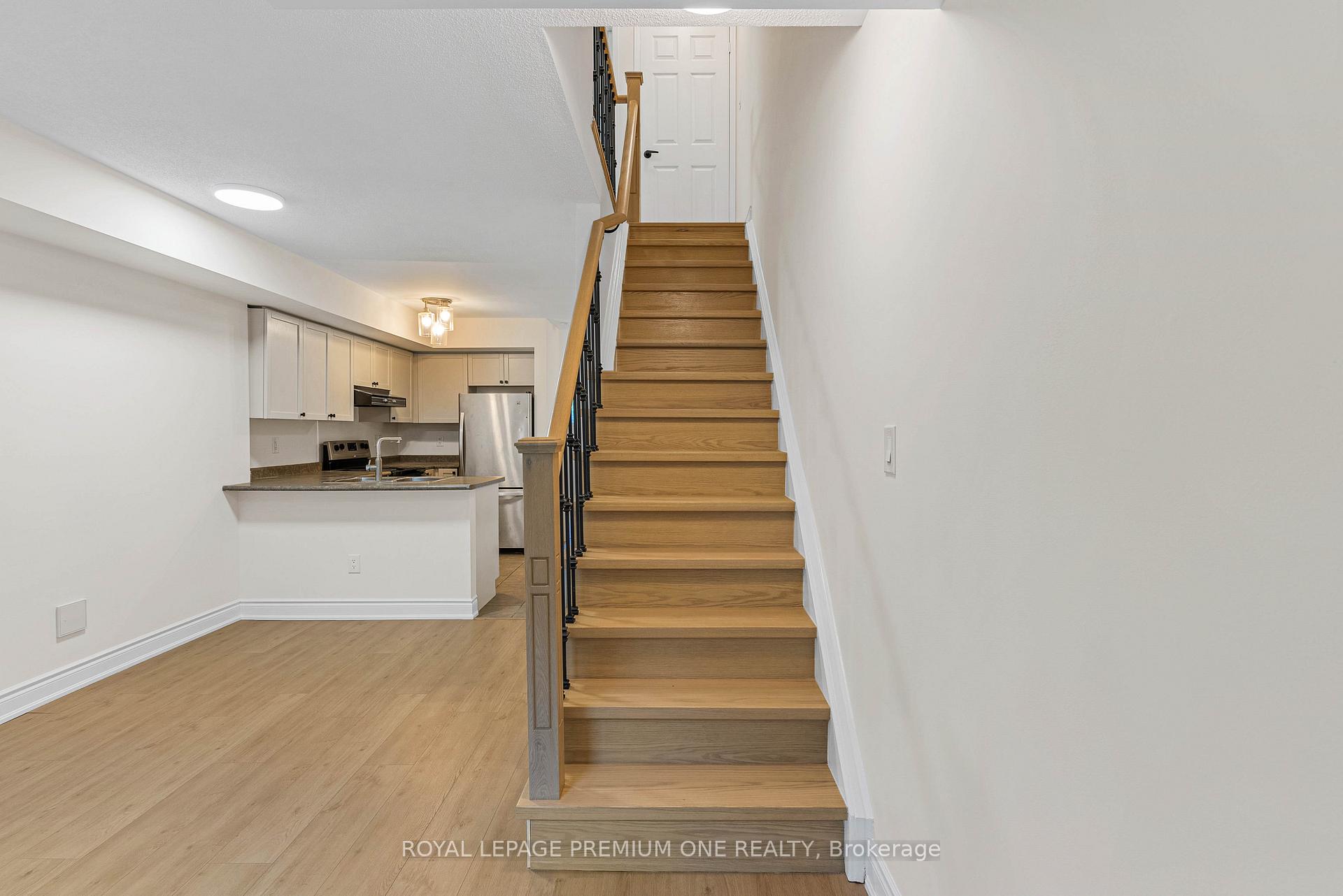 3 Bedrooms Condo at 65 Turntable, Toronto For sale