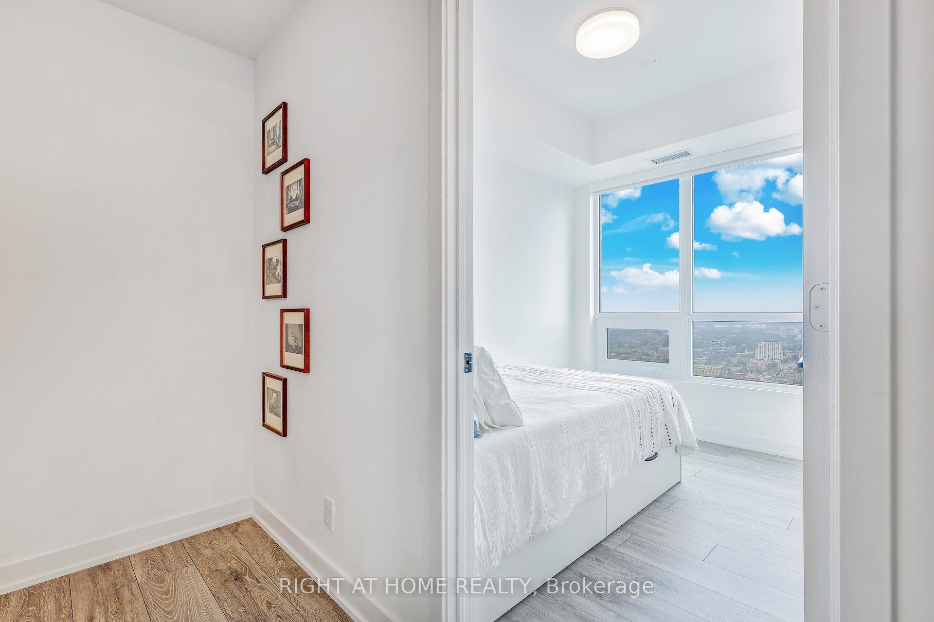 3 Bedrooms Condo at 108 Peter, Toronto For sale