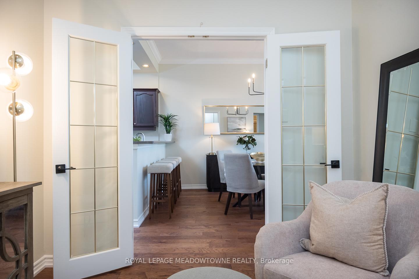 2 Bedrooms Condo at 262 Dundas, Hamilton For sale