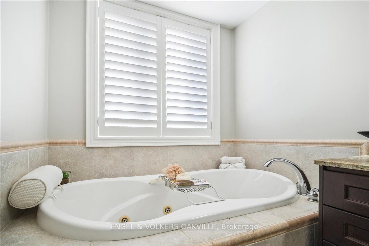 390 Upper Middle Road E, #306