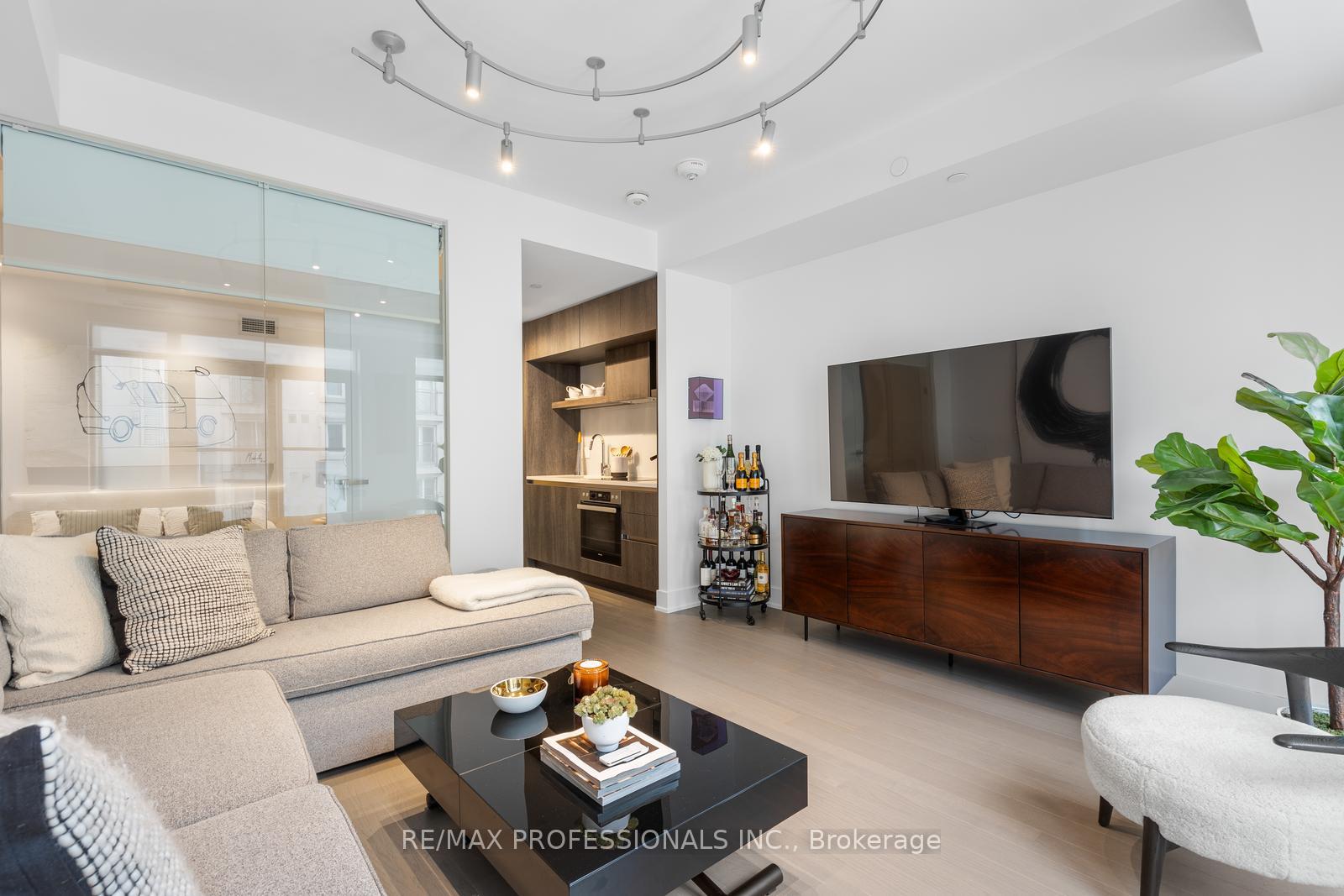 1 Bedroom Condo at 6 Jackes, Toronto For sale
