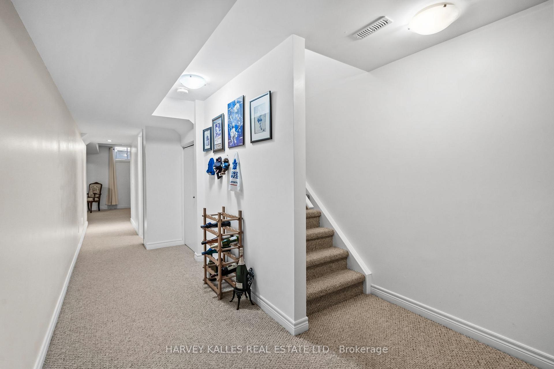 3 Bedrooms Condo at 3003 Glover, Burlington For sale
