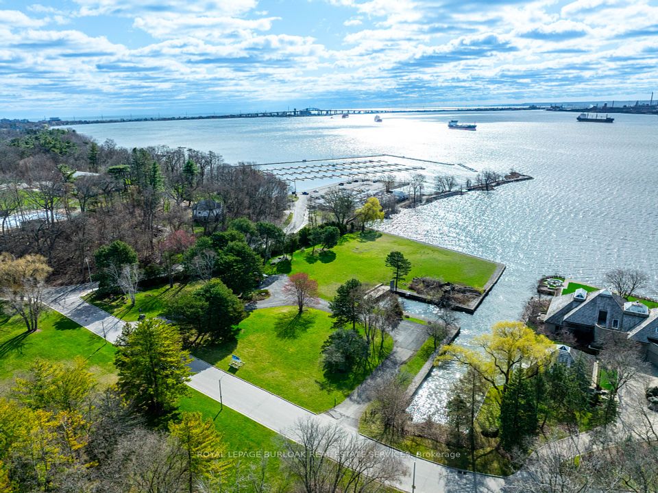800 Lasalle Park