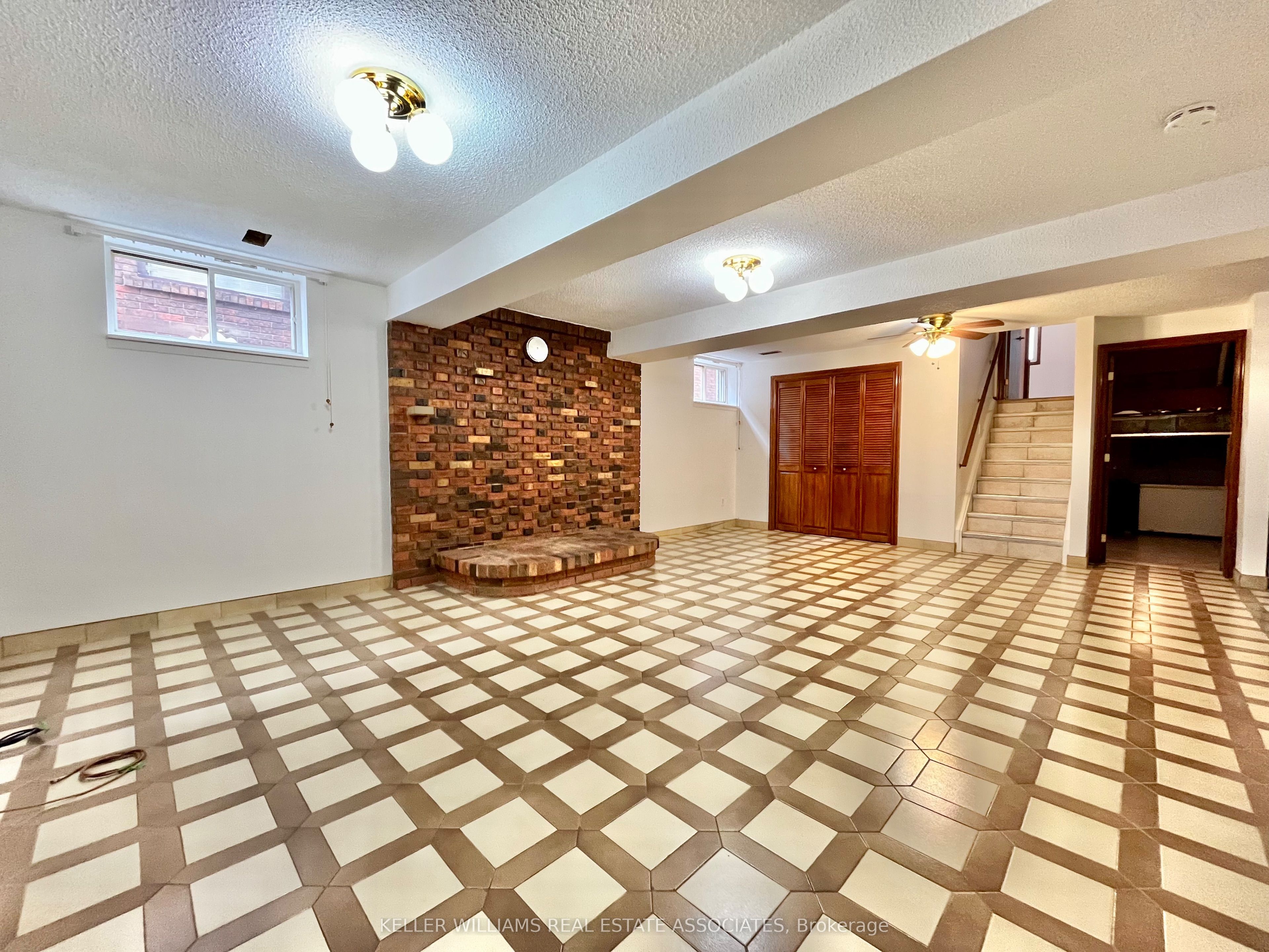 39 Lisgar Court, #Lower