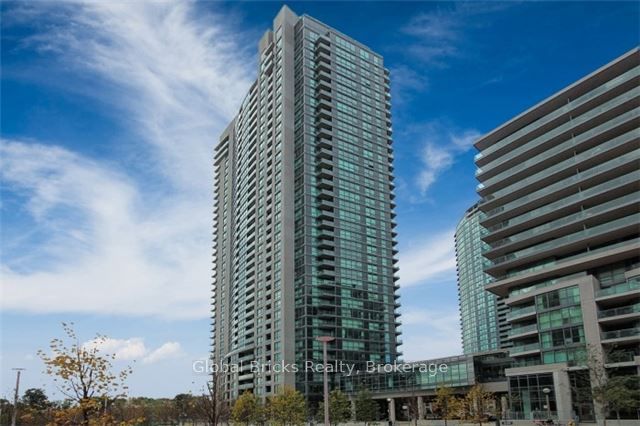 215 Fort York Boulevard