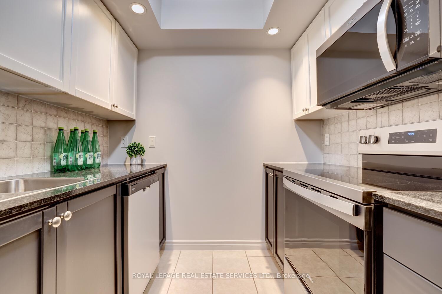 2 Bedrooms Condo at 5233 Dundas,  Toronto For sale