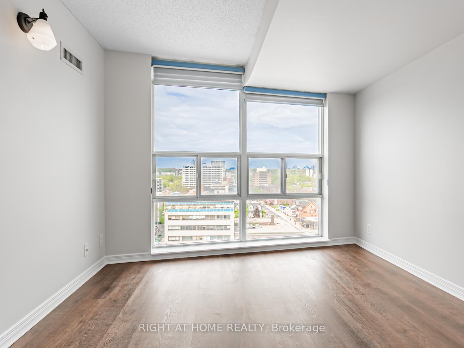 2 Bedrooms Condo at 736 Spadina, Toronto For sale
