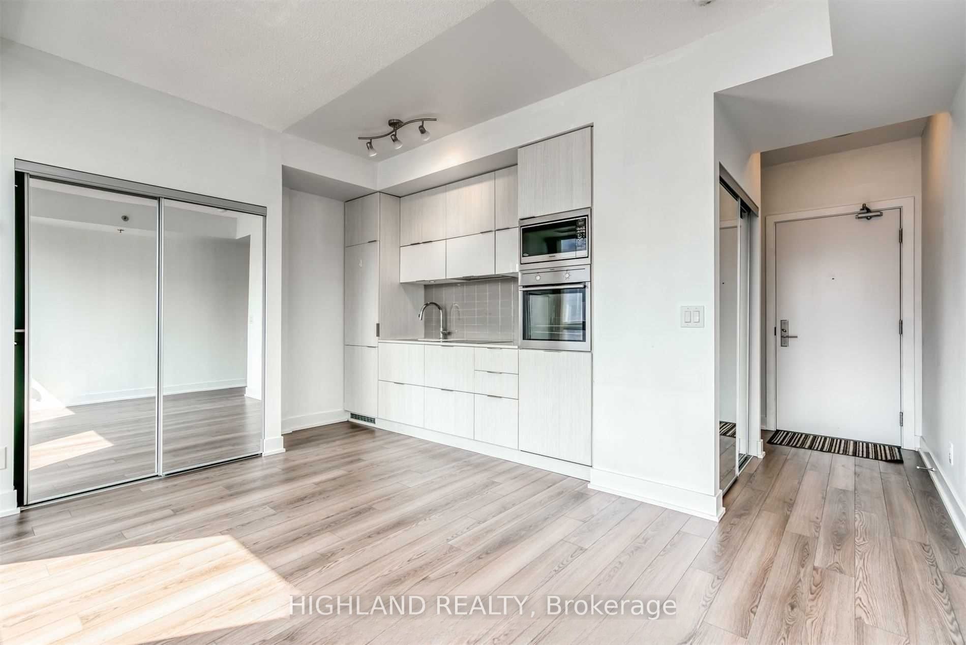 318 Richmond Street W, #1705