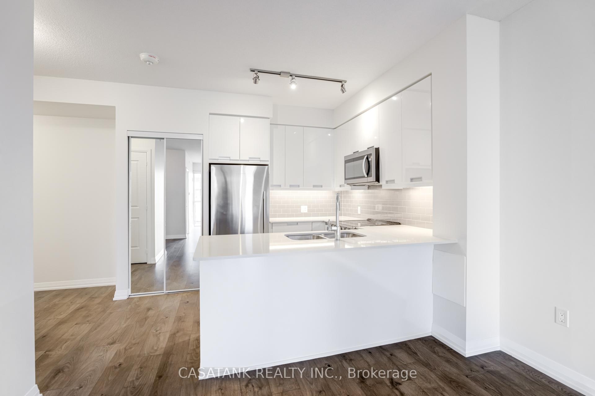 2 Bedrooms Condo at 35 Watergarden, Mississauga For sale