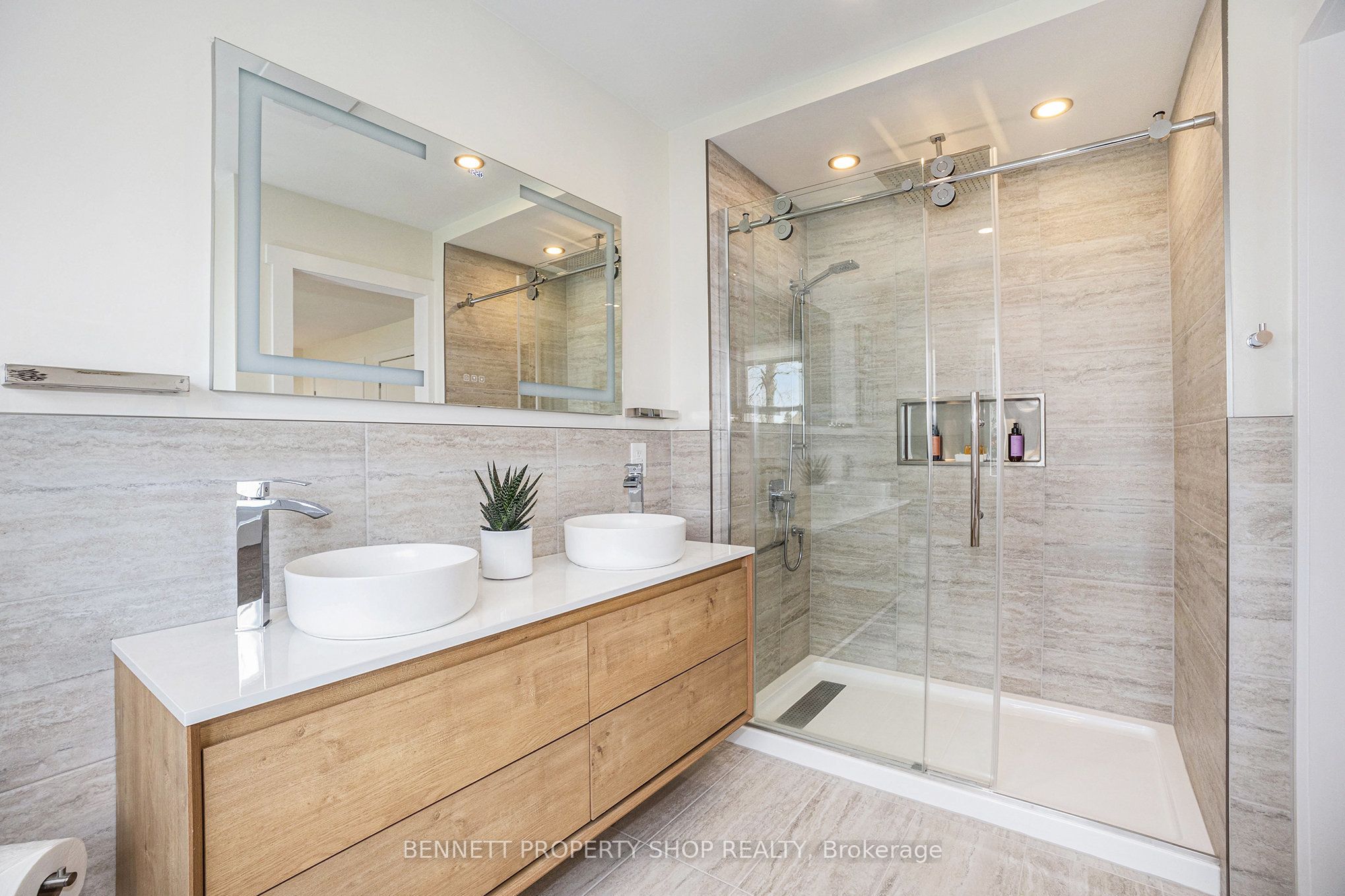 16084 Lakeside Drive, South Stormont, ON K0C 1P0