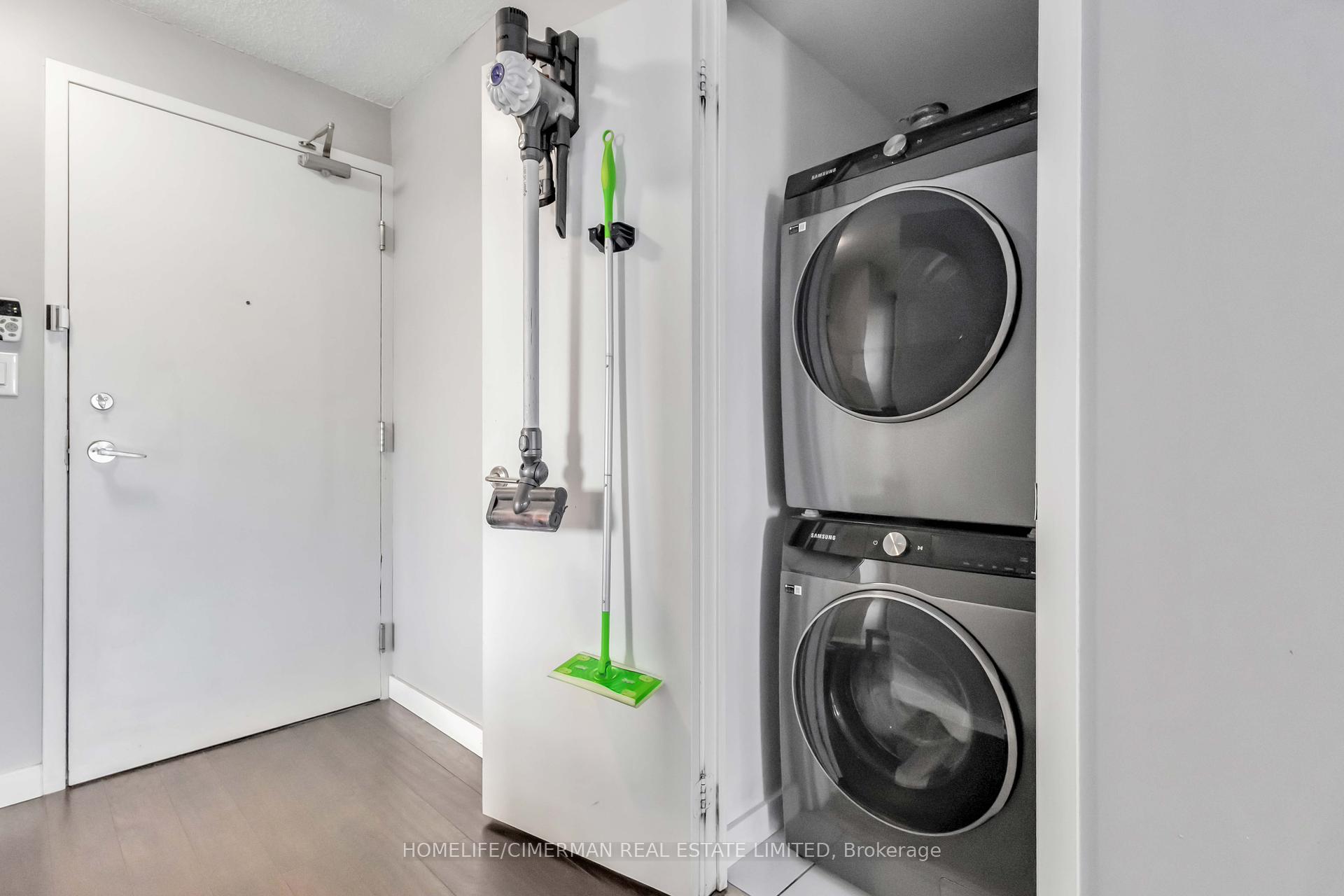 3 Bedrooms Condo at 120 Dallimore, Toronto For sale