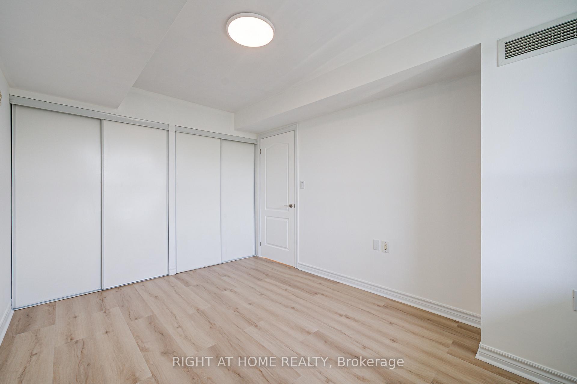 2 Bedrooms Condo at 3840 Bathurst, Toronto For sale
