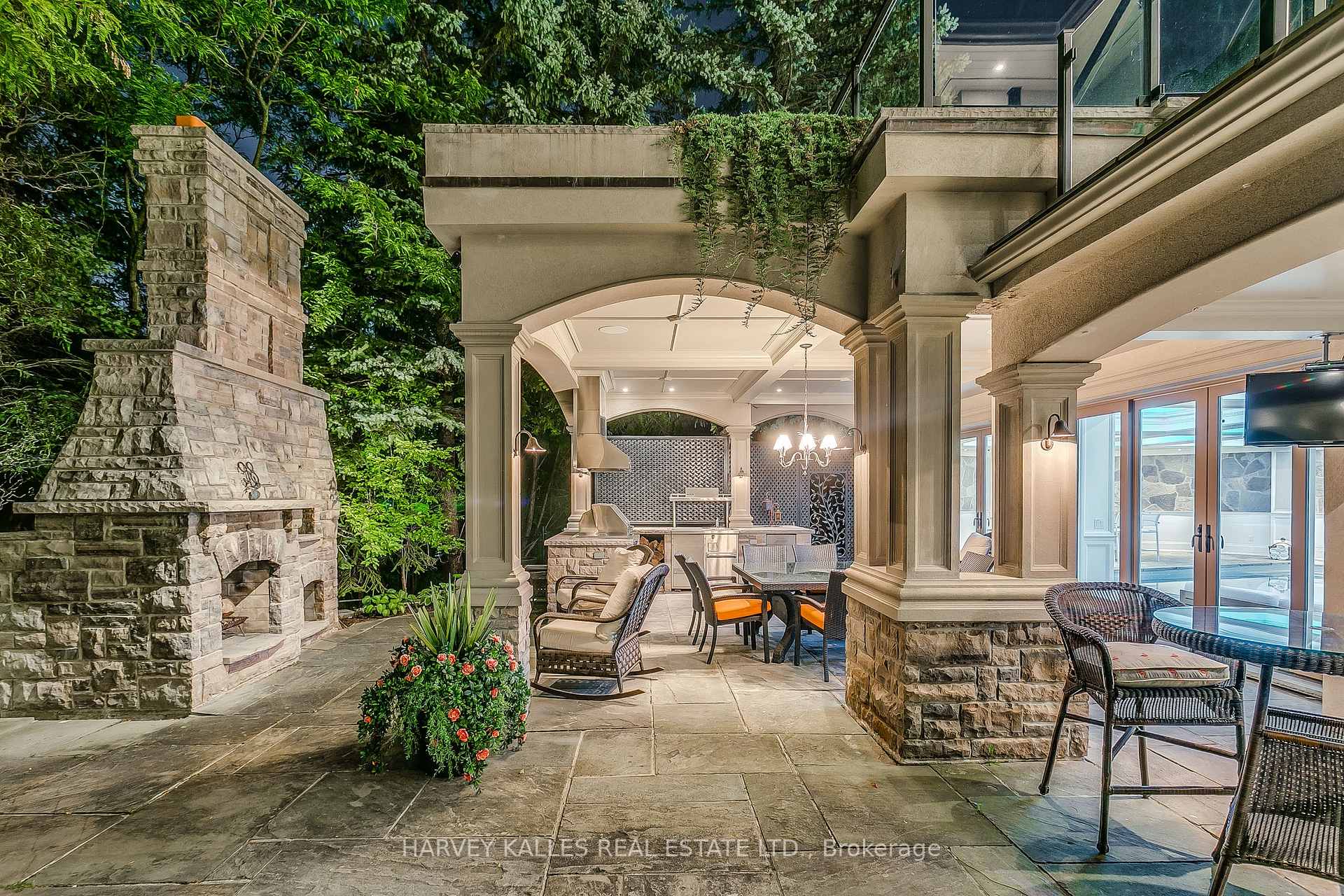 98 Old Colony Road