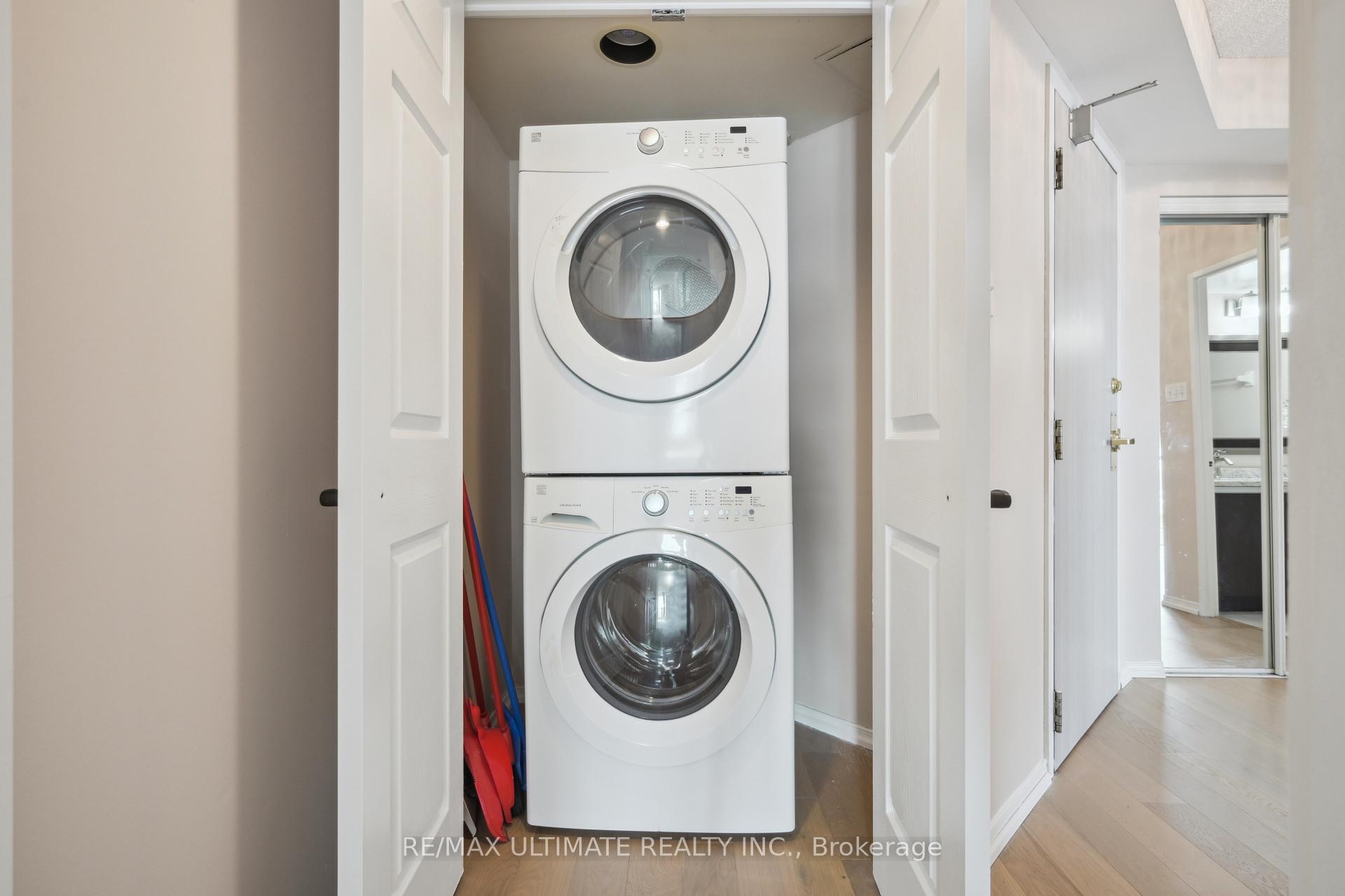 2 Bedrooms Condo at 2177 Burnhamthorpe, Mississauga For sale