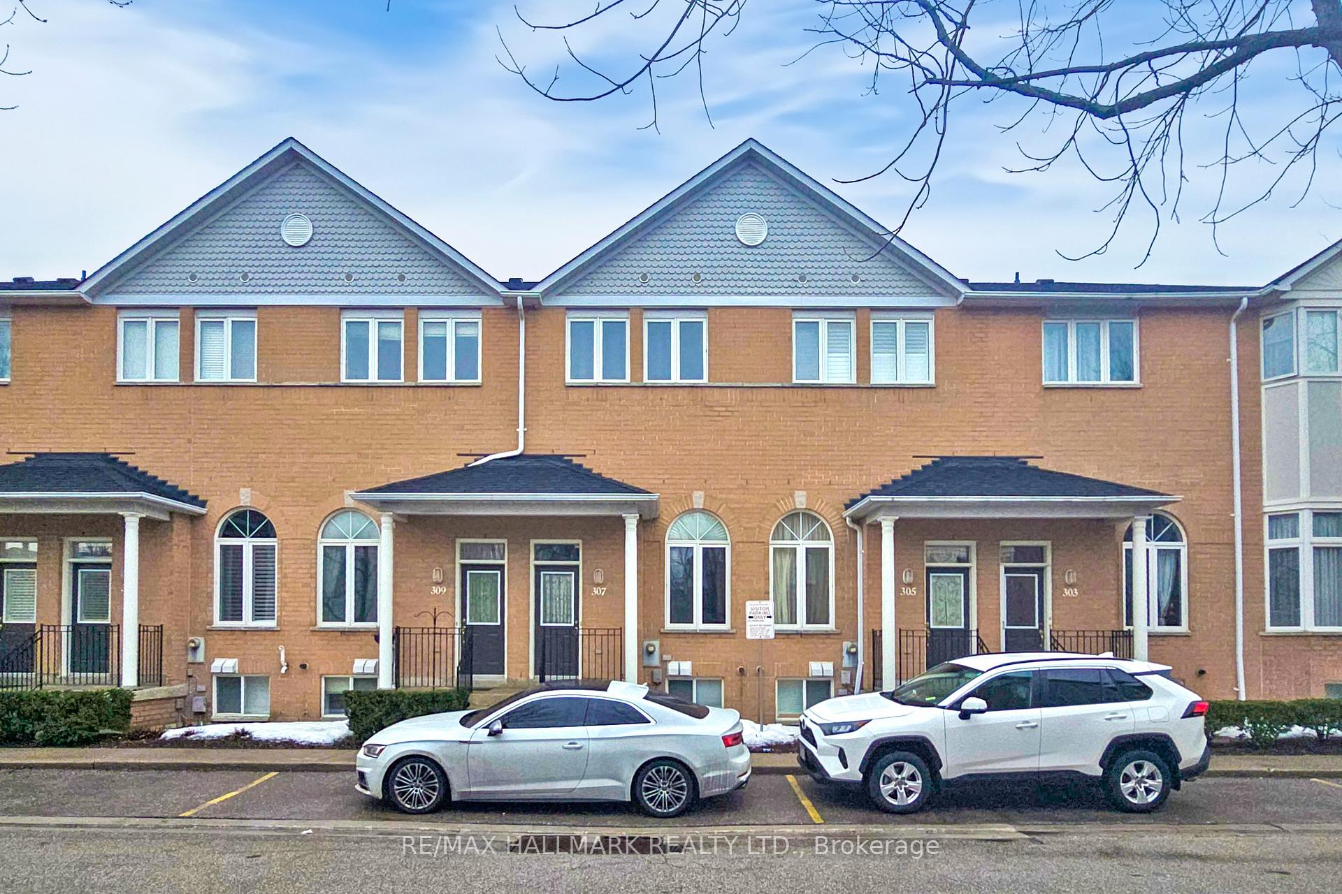 3 Bedrooms Condo at 83 Mondeo,  Toronto For sale
