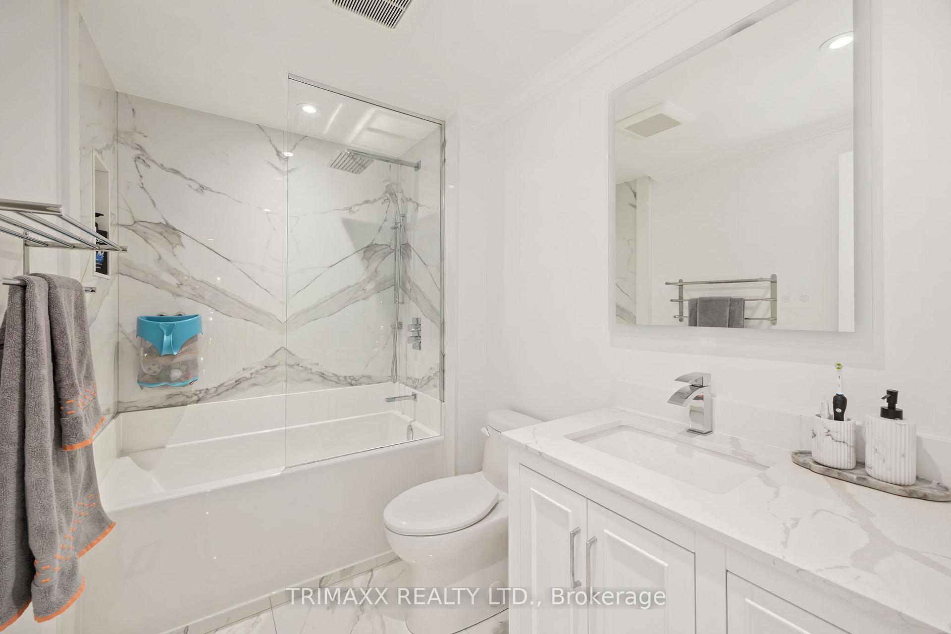 4 Bedrooms Condo at 4165 Fieldgate, Mississauga For sale