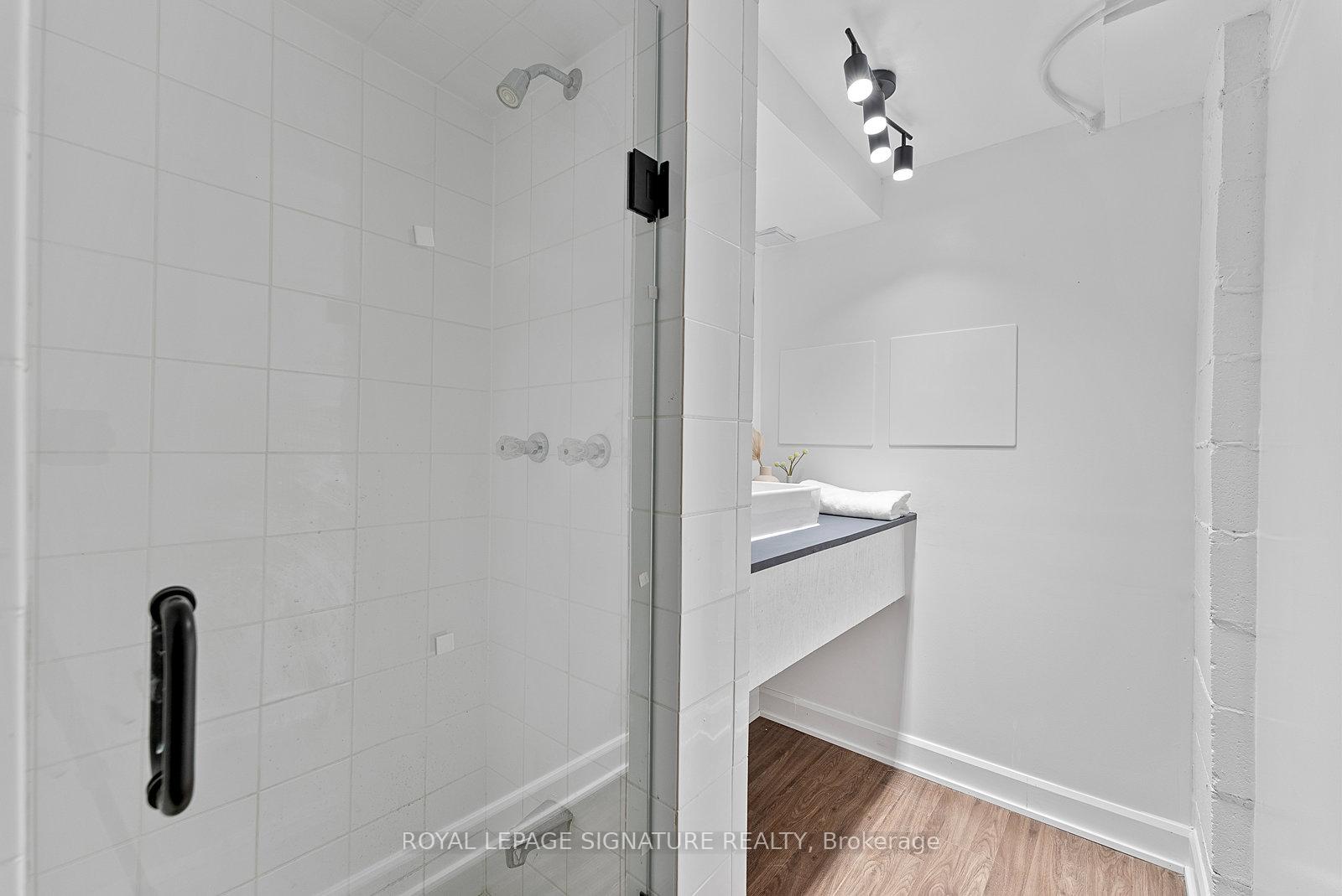 1 Bedroom Condo at 70 Jenny Wrenway, Toronto For sale