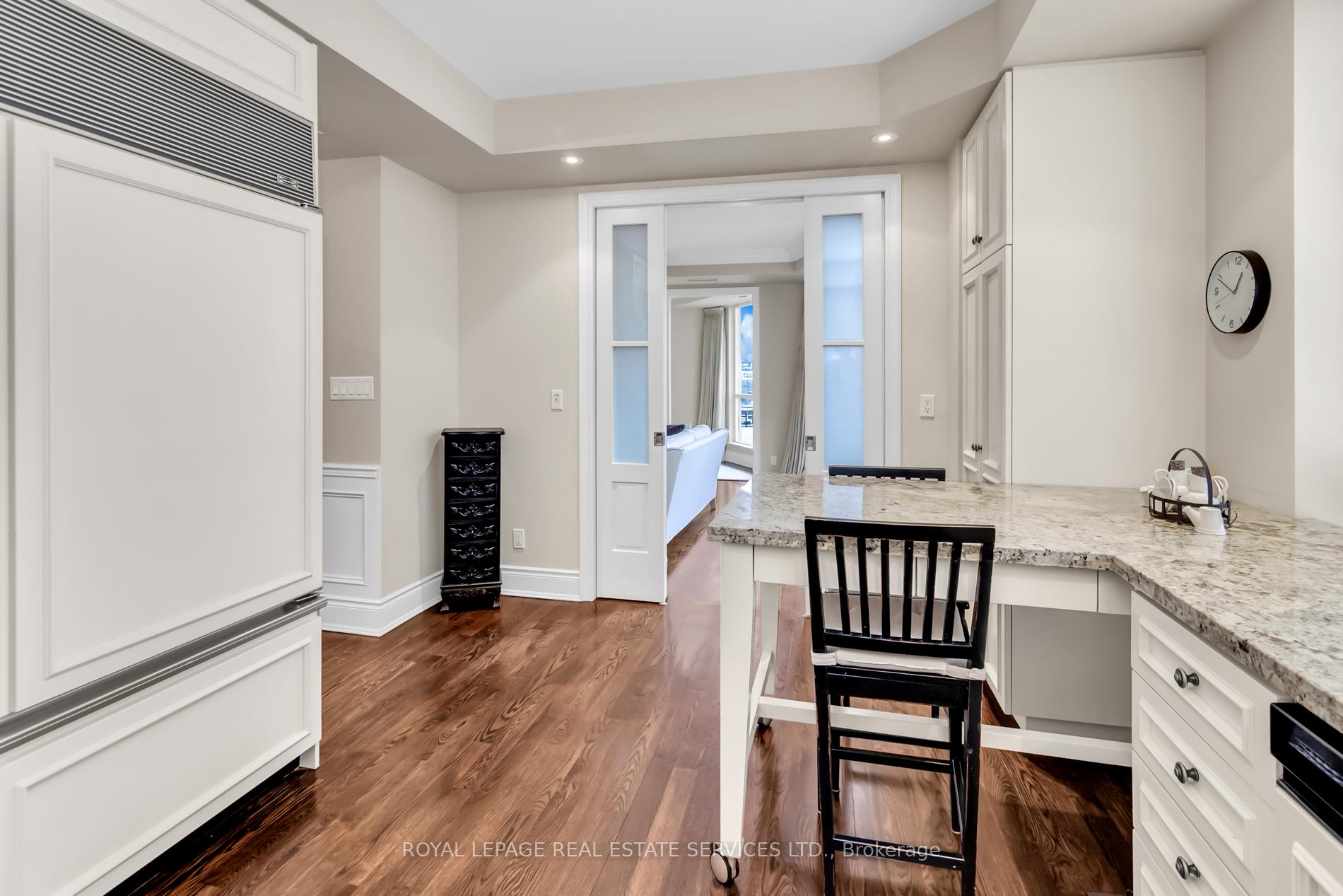 3 Bedrooms Condo at 10 Bellair, Toronto For sale