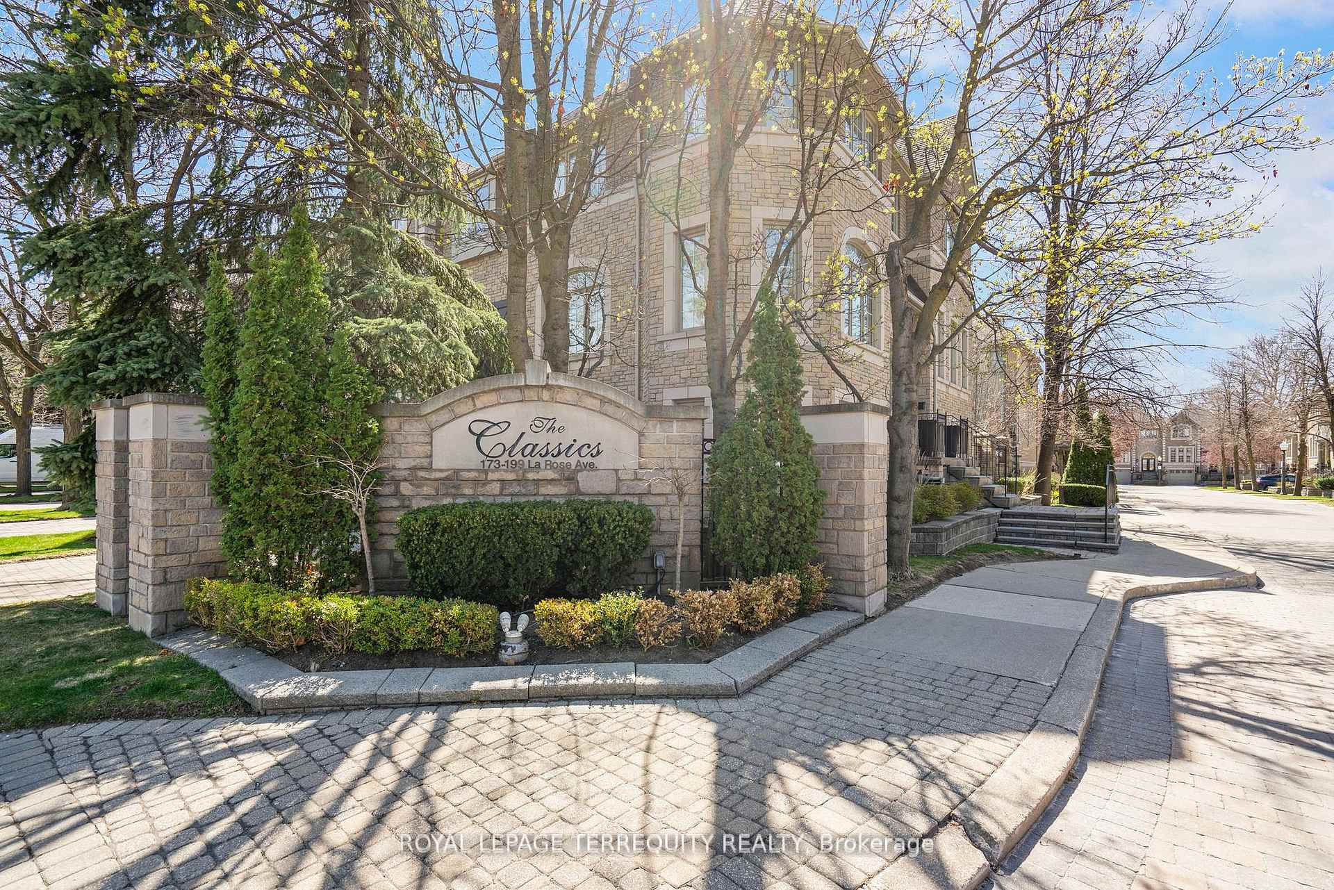 3 Bedrooms Condo at 197 La Rose, Toronto For sale