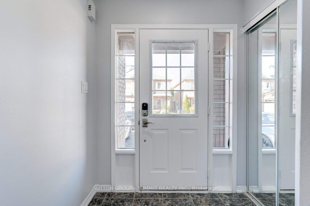 3 Bedrooms Condo at 1489 Heritage,  Oakville For sale