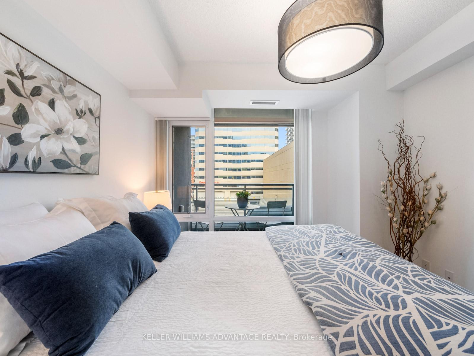 2 Bedrooms Condo at 525 Adelaide, Toronto For sale