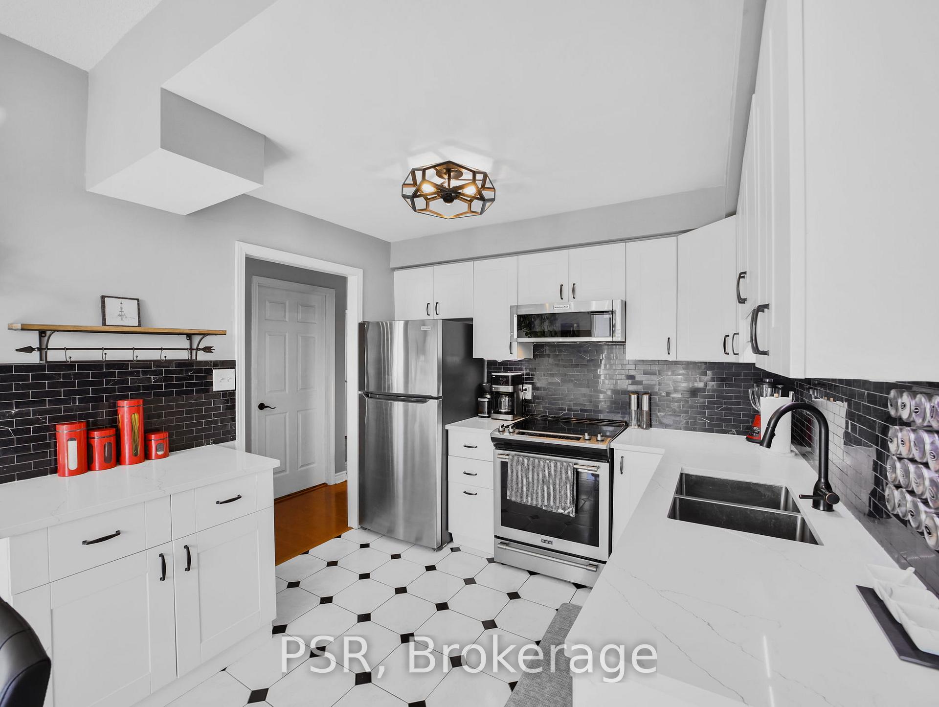 2 Bedrooms Condo at 67 Caroline,  Hamilton For sale