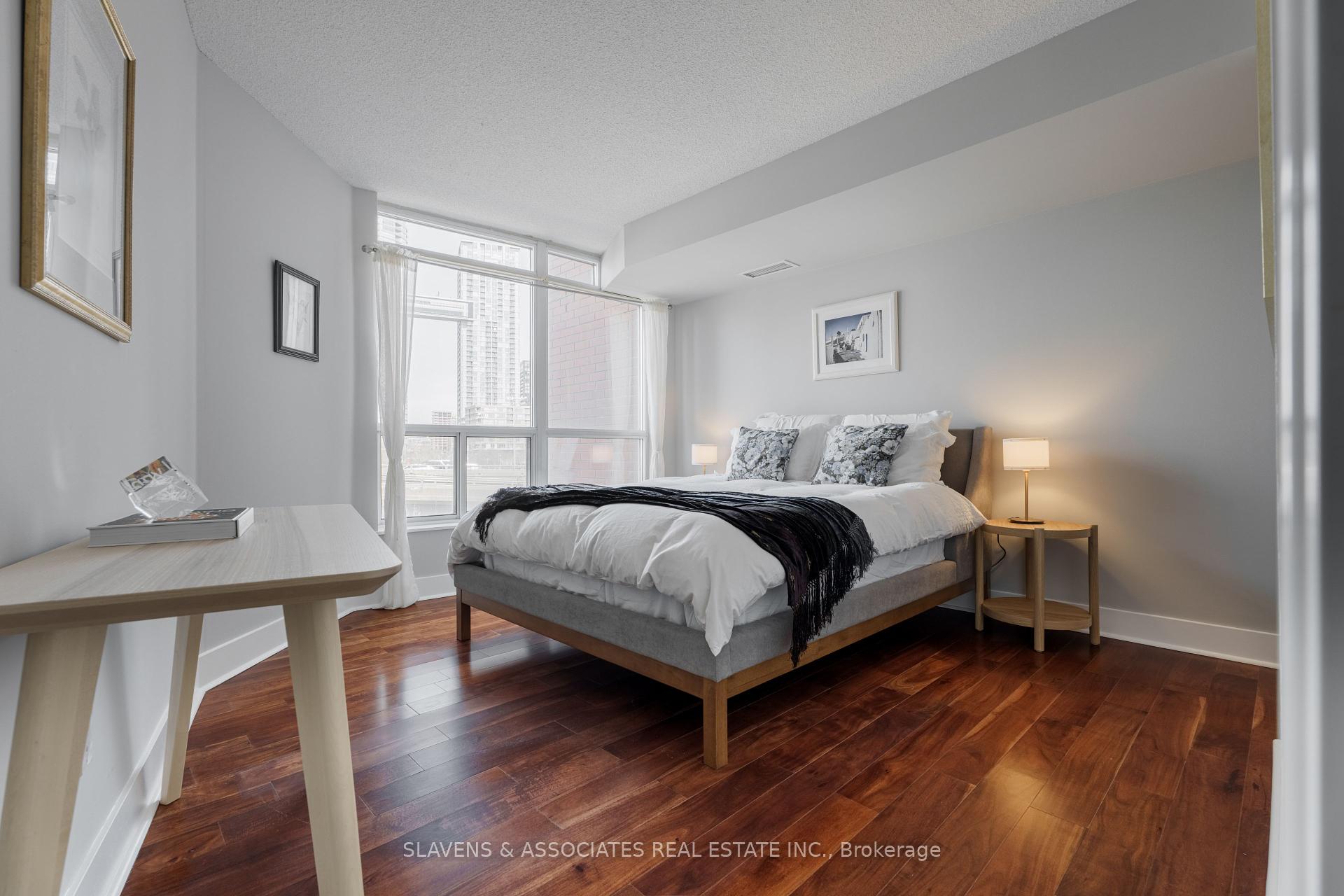 2 Bedrooms Condo at 550 Queens,  Toronto For sale