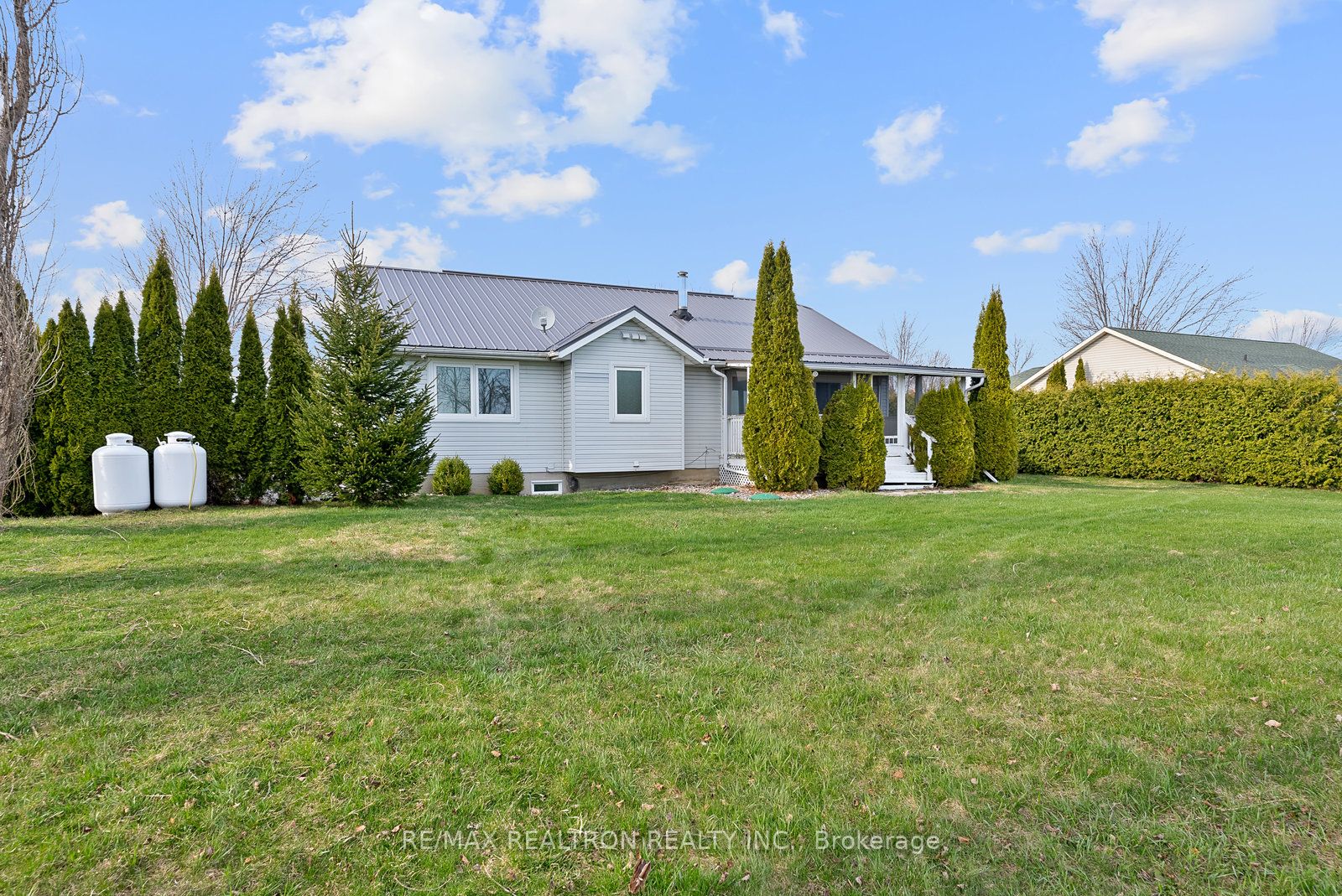 6 Hallett Crescent