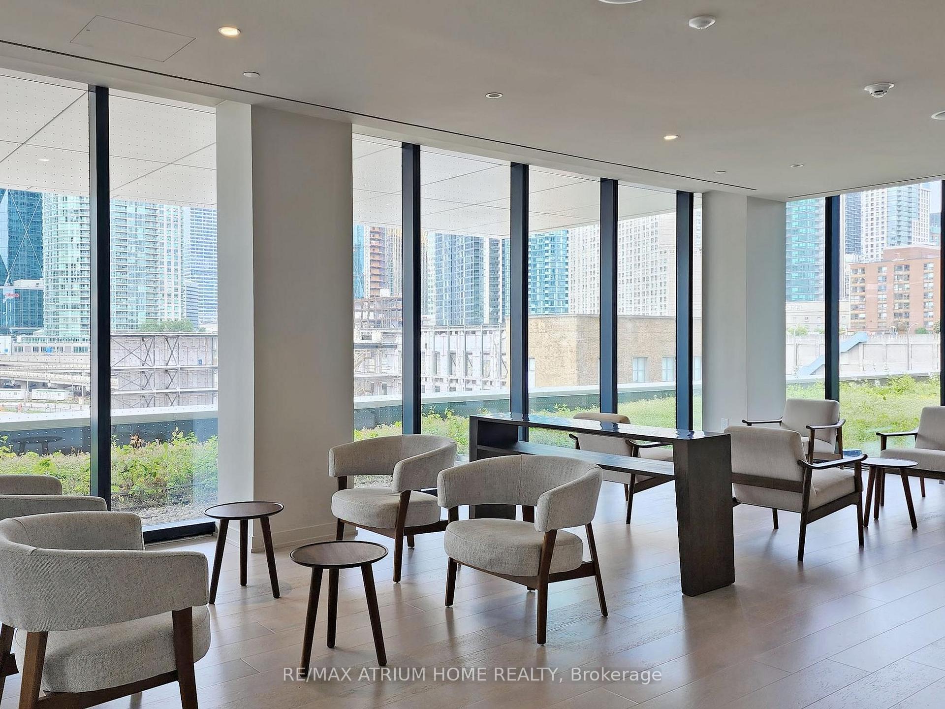 2 Bedrooms Condo at 55 Cooper, Toronto For sale