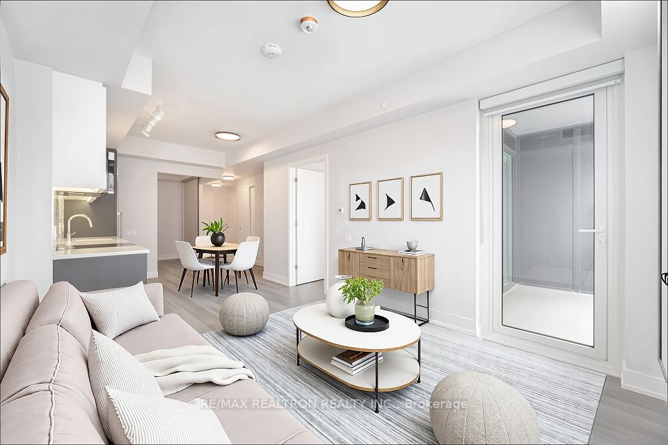 664 Spadina